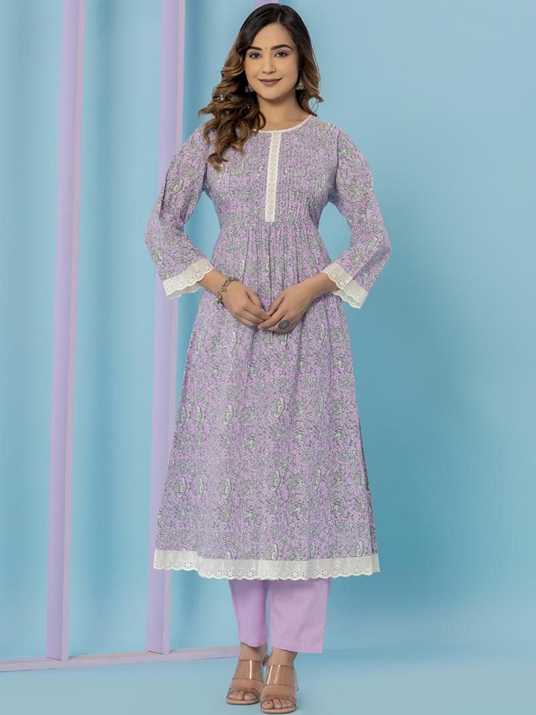 SK2 Fashion Women Floral Printed Regular Thread Work Pure Cotton Kurta with Trousers, Lavender
SK2 Fashion Women Floral Printed Regular Thread Work Pure Cotton Kurta with Trousers, Lavender