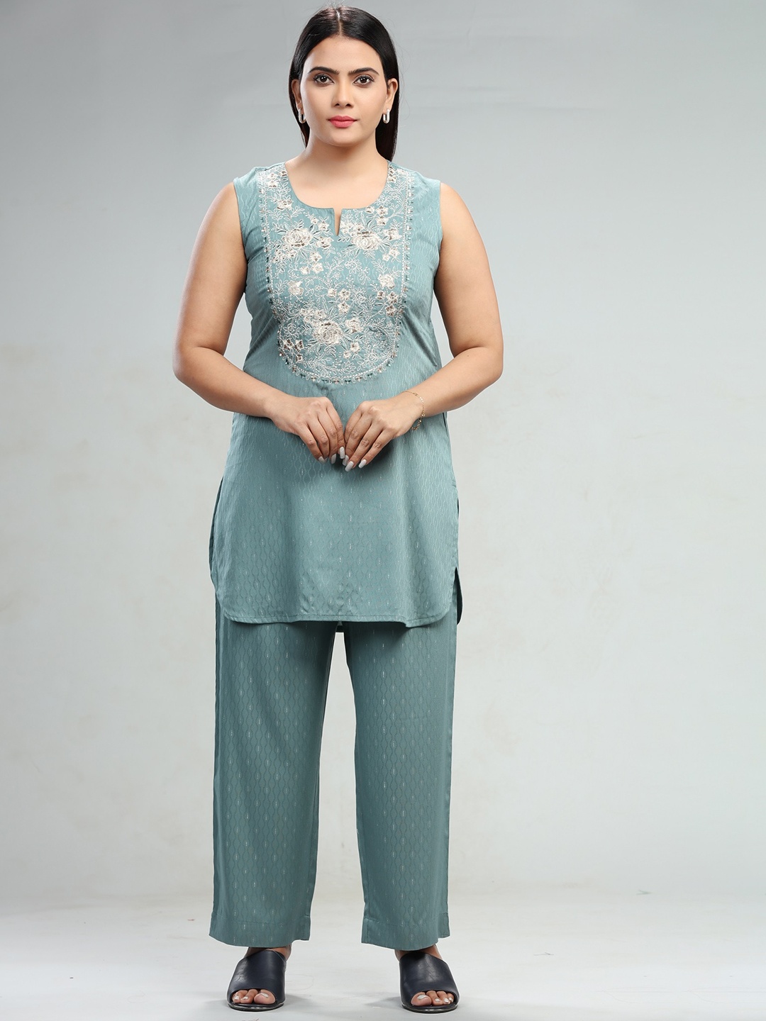 COTTON CULTURE Floral Embroidered Regular Thread Work Kurti With Trousers, Turquoise blue
COTTON CULTURE Floral Embroidered Regular Thread Work Kurti With Trousers, Turquoise blue