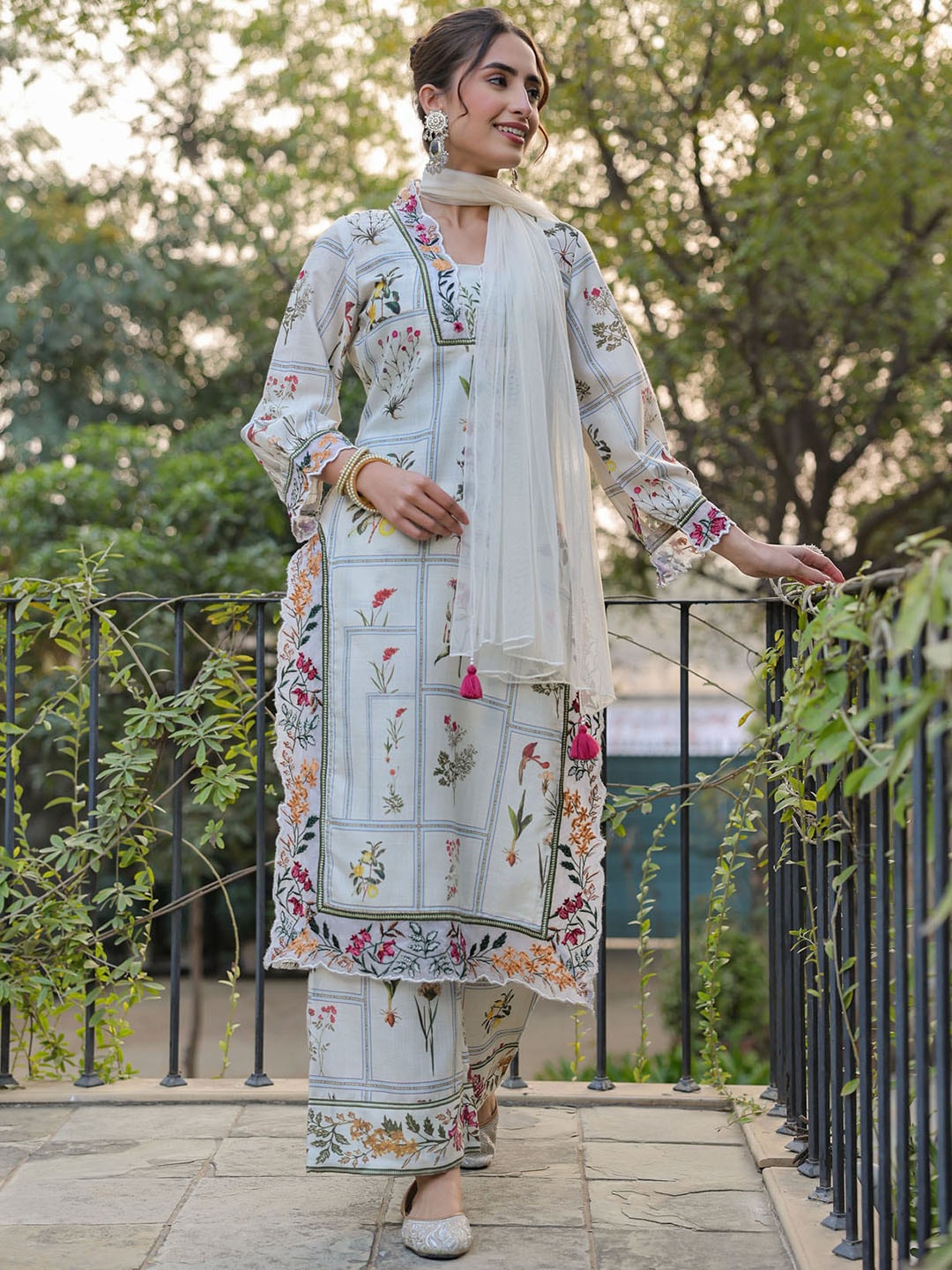 FASHION DWAR Floral Printed Regular Pure Cotton Kurta with Palazzos & Dupatta, White
FASHION DWAR Floral Printed Regular Pure Cotton Kurta with Palazzos & Dupatta, White
