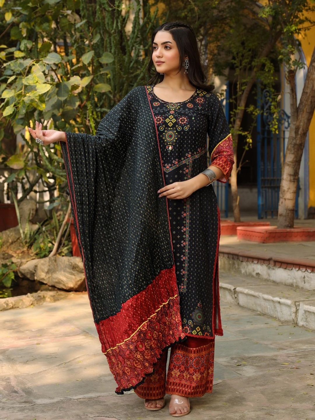Juniper Ethnic Motifs Printed Beads and Stones Straight Kurta with Palazzos & Dupatta, Black
Juniper Ethnic Motifs Printed Beads and Stones Straight Kurta with Palazzos & Dupatta, Black
