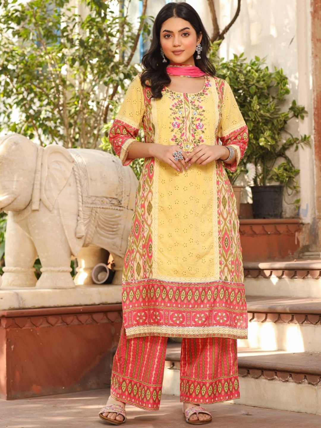Juniper Ethnic Motifs Printed Round Neck Straight Kurta with Palazzos & Dupatta, Pink
Juniper Ethnic Motifs Printed Round Neck Straight Kurta with Palazzos & Dupatta, Pink