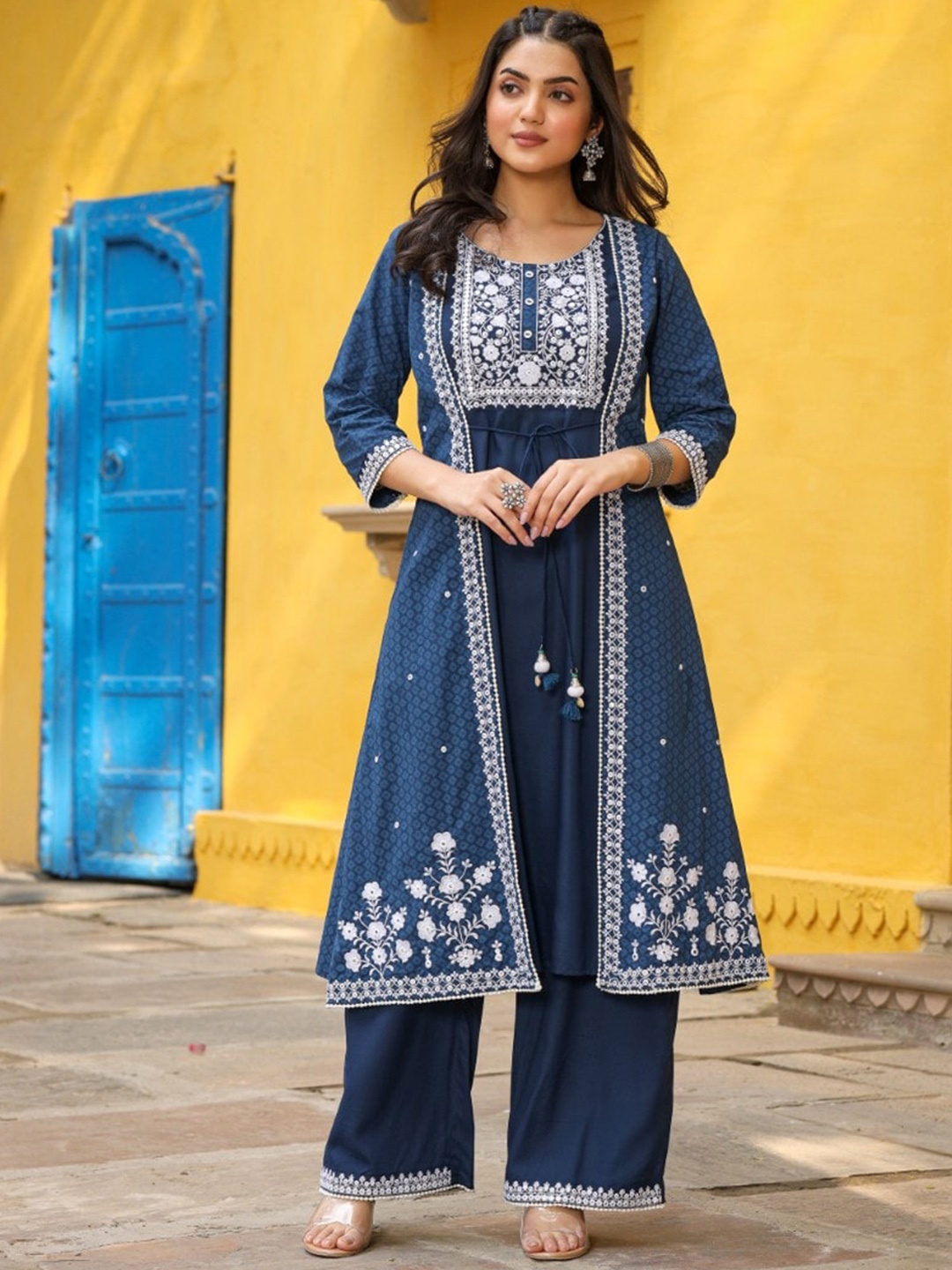 Juniper Women Ethnic Motifs Embroidered Regular Thread Work Kurta With Palazzo, Blue
Juniper Women Ethnic Motifs Embroidered Regular Thread Work Kurta With Palazzo, Blue