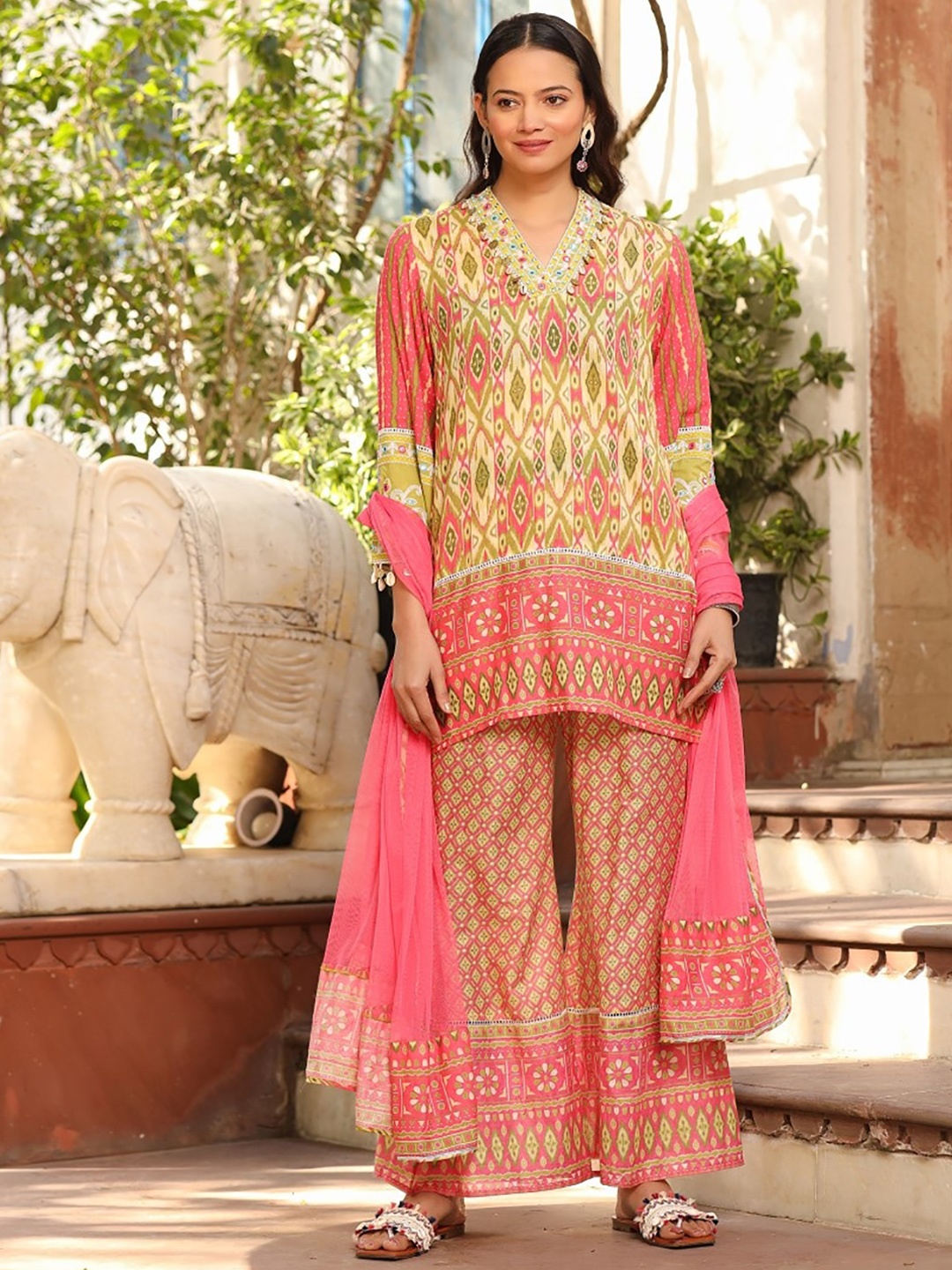 Juniper Ethnic Motifs Printed Regular Thread Work Kurta With Palazzo & Dupatta, Green
Juniper Ethnic Motifs Printed Regular Thread Work Kurta With Palazzo & Dupatta, Green