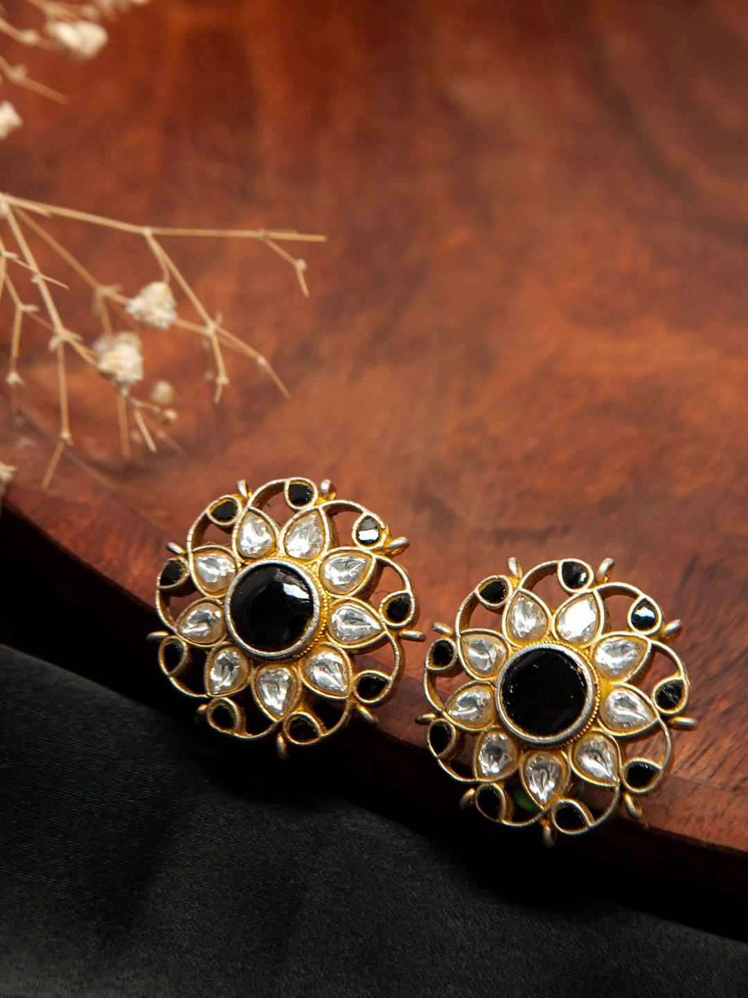 Neeta Boochra 925 Sterling Silver 22K Gold Plated Contemporary Studs Earrings, Black
Neeta Boochra 925 Sterling Silver 22K Gold Plated Contemporary Studs Earrings, Black