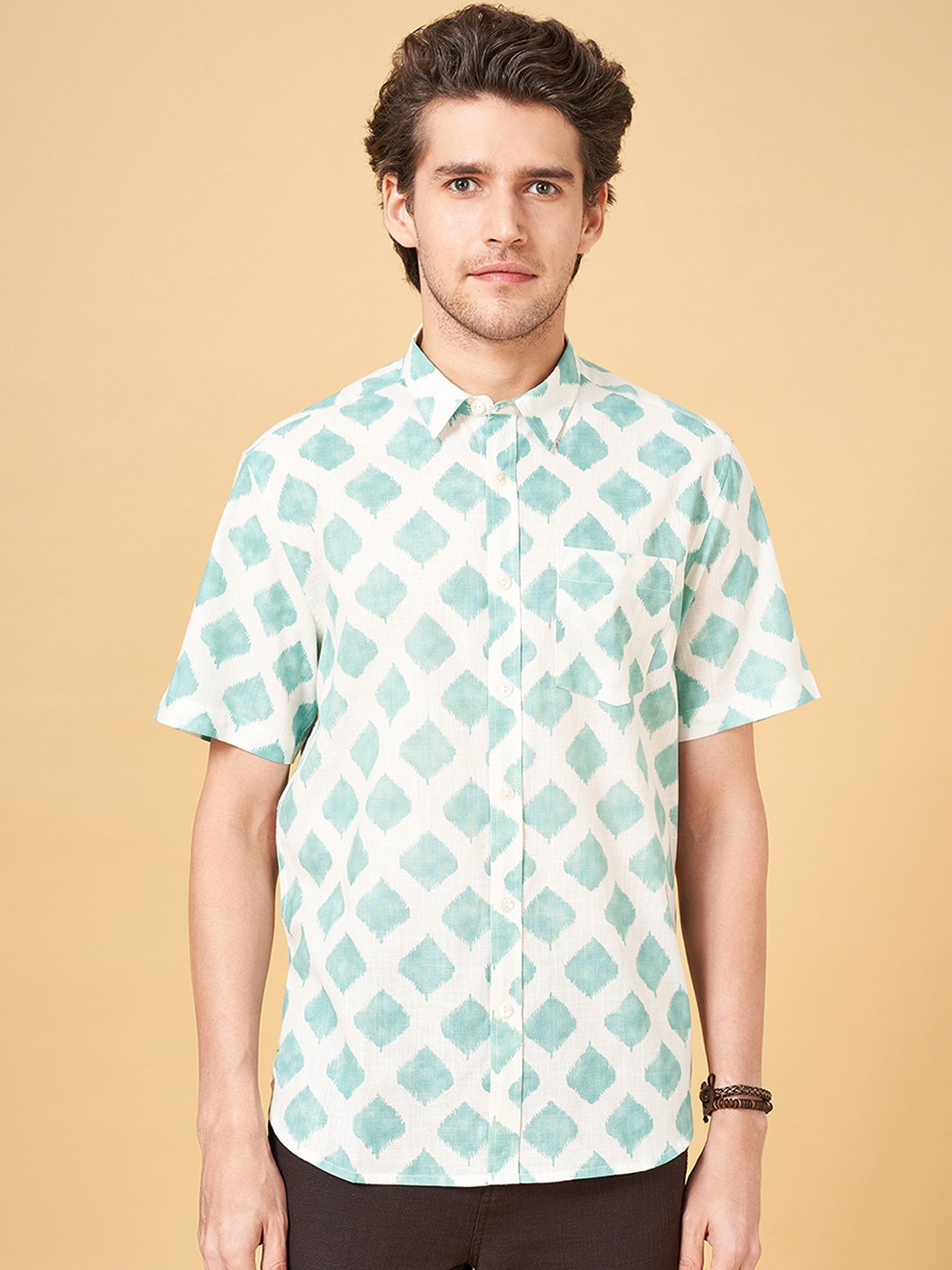 indus route by Pantaloons Geometric Printed Shirt Collar Cotton Kurta, Green
indus route by Pantaloons Geometric Printed Shirt Collar Cotton Kurta, Green