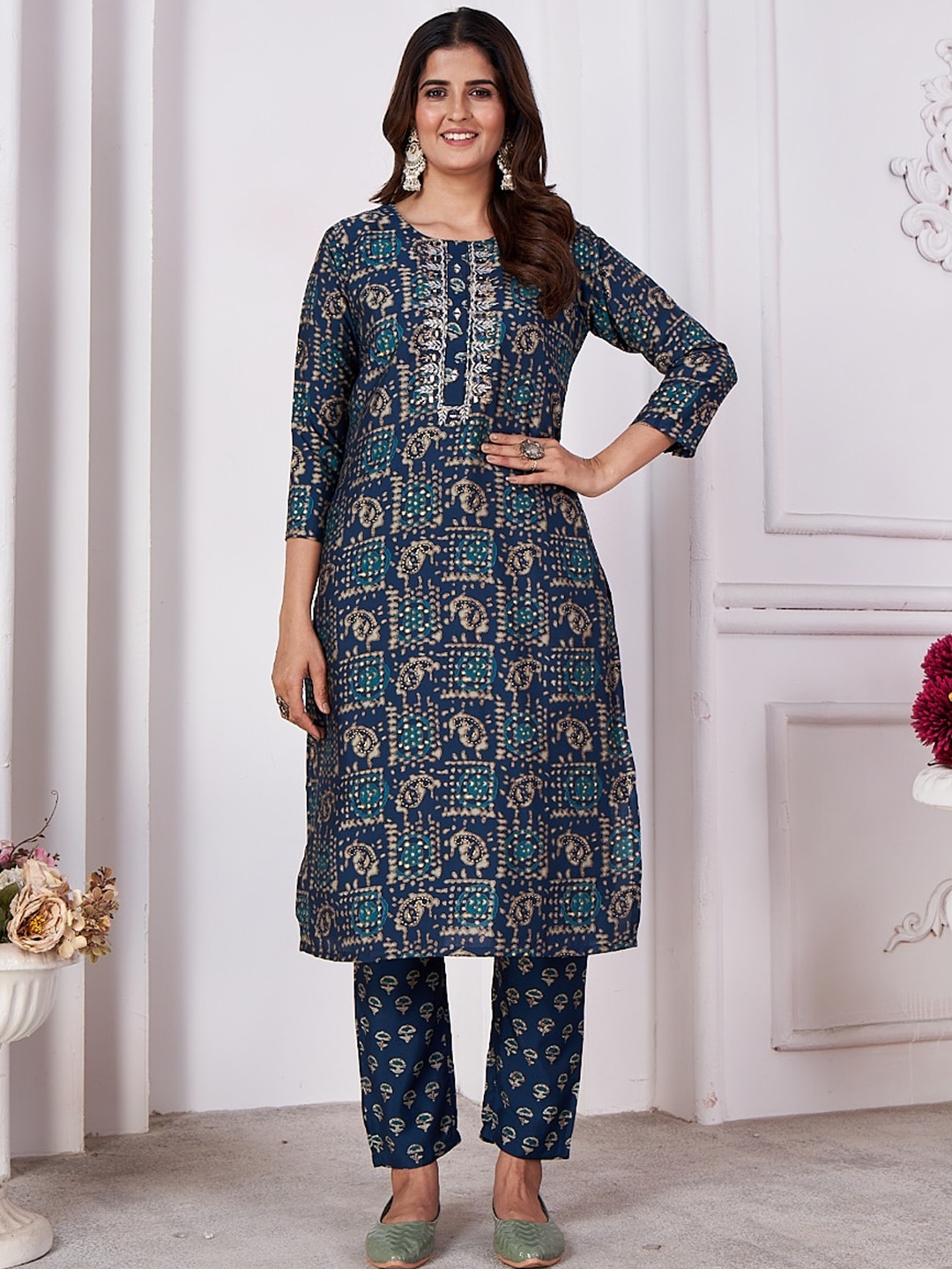 Ekasya Ethnic Motifs Printed Gotta Patti Straight Kurta with Trousers, Turquoise blue
Ekasya Ethnic Motifs Printed Gotta Patti Straight Kurta with Trousers, Turquoise blue