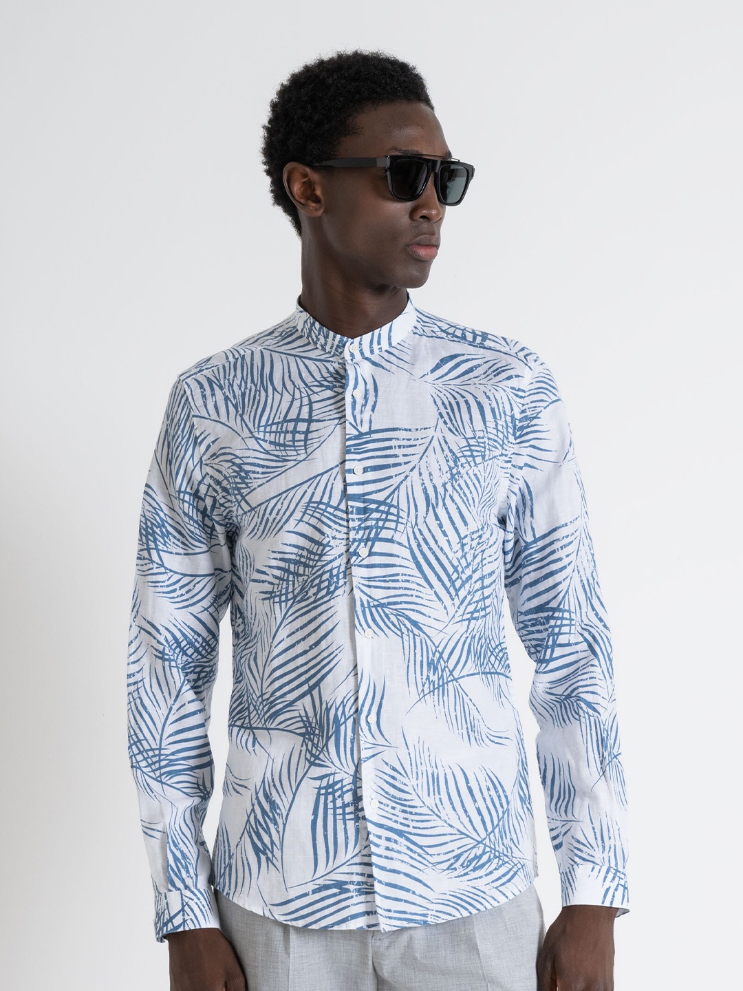 Antony Morato Slim Fit Floral Printed Band Collar Long Sleeves Cotton Casual Shirt, White
Antony Morato Slim Fit Floral Printed Band Collar Long Sleeves Cotton Casual Shirt, White
