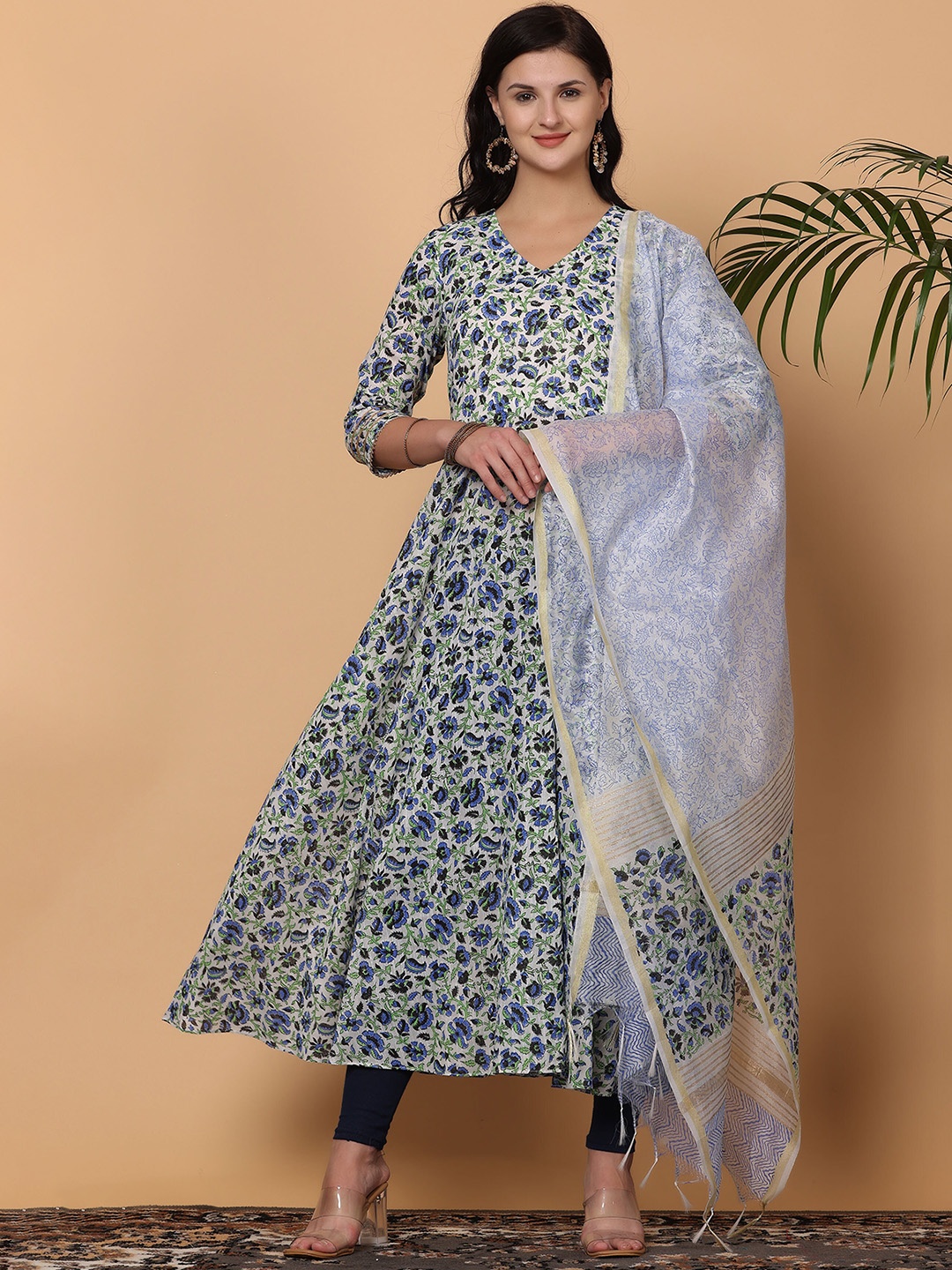 KAANCHIE NANGGIA Floral Printed Regular Pure Cotton Kurta with Trousers & Dupatta, White
KAANCHIE NANGGIA Floral Printed Regular Pure Cotton Kurta with Trousers & Dupatta, White