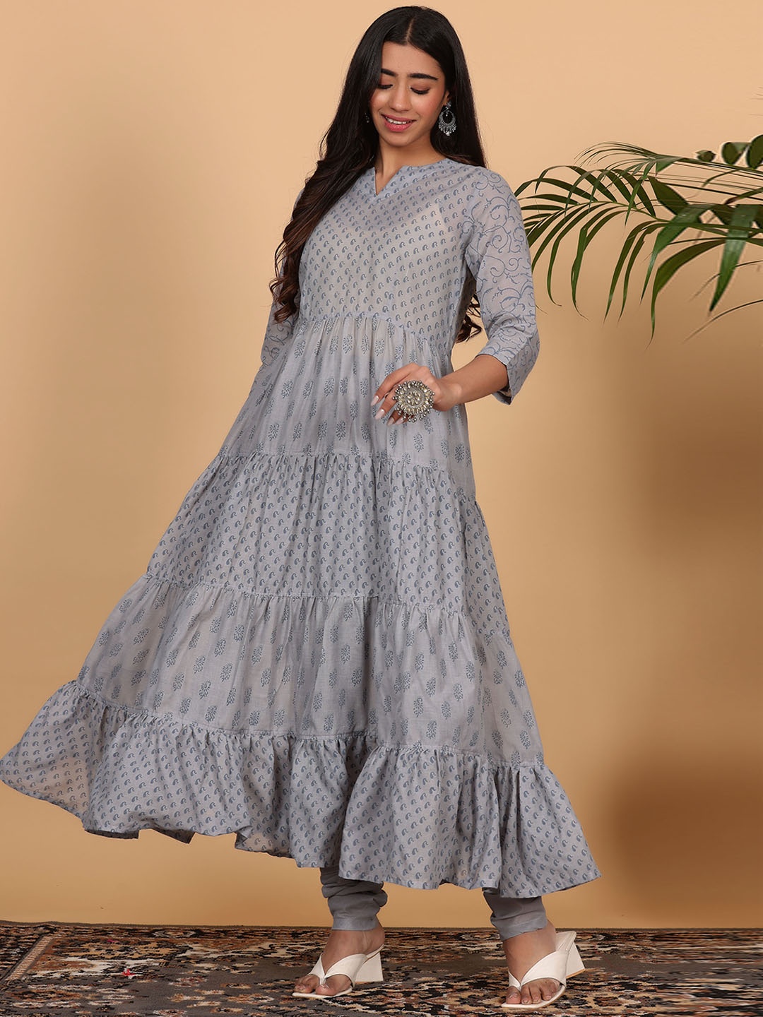 KAANCHIE NANGGIA Paisley Printed Regular Pure Cotton Kurta with Trousers & Dupatta, Grey
KAANCHIE NANGGIA Paisley Printed Regular Pure Cotton Kurta with Trousers & Dupatta, Grey