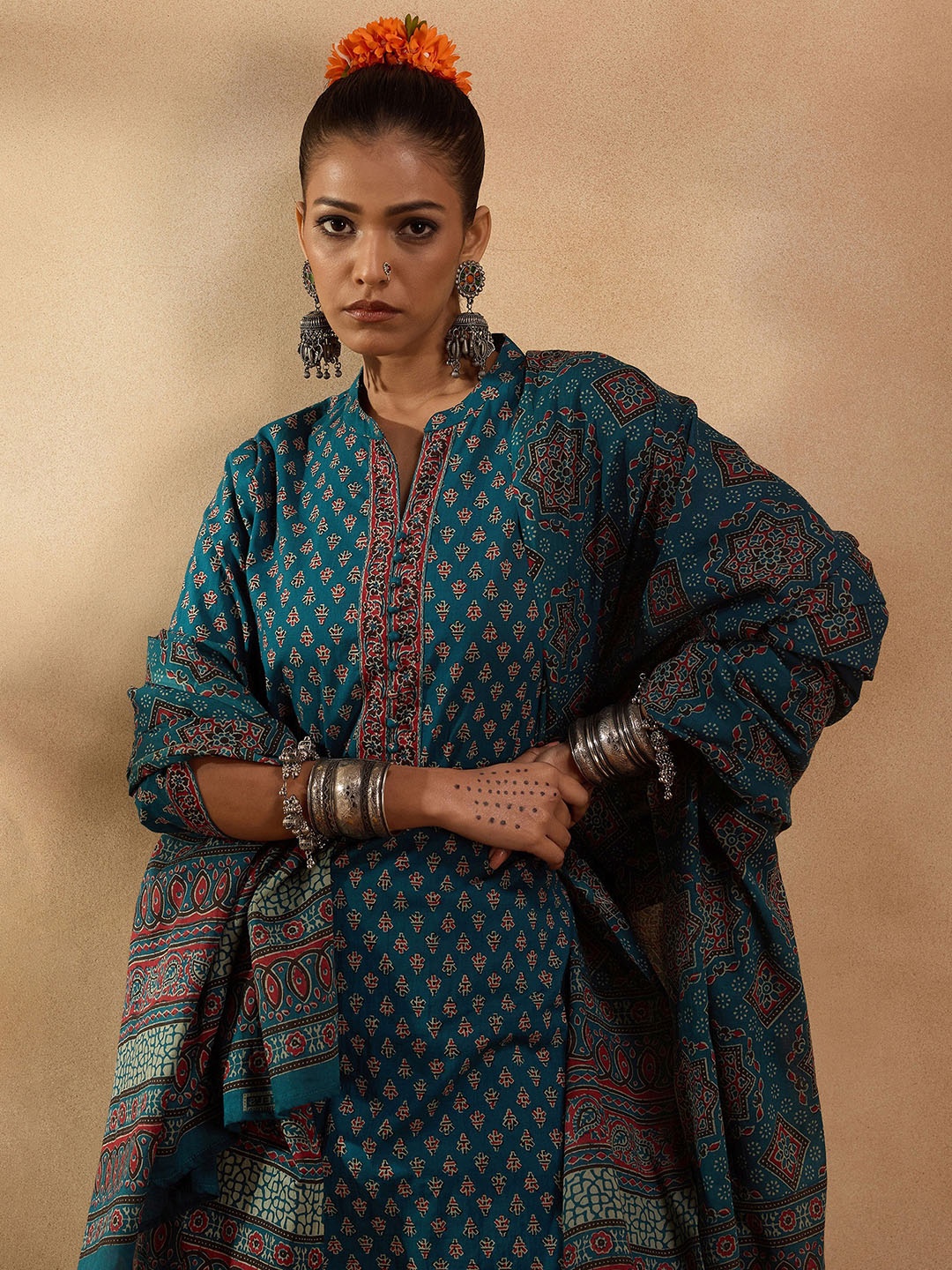 Indo Era Ethnic Motifs Printed Regular Pure Cotton Straight Kurta with Trousers & Dupatta, Teal
Indo Era Ethnic Motifs Printed Regular Pure Cotton Straight Kurta with Trousers & Dupatta, Teal
