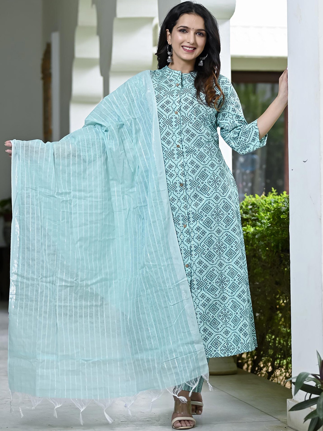 Peachmode Bandhani Printed Regular Pure Cotton Kurta with Trousers & Dupatta, Turquoise blue
Peachmode Bandhani Printed Regular Pure Cotton Kurta with Trousers & Dupatta, Turquoise blue