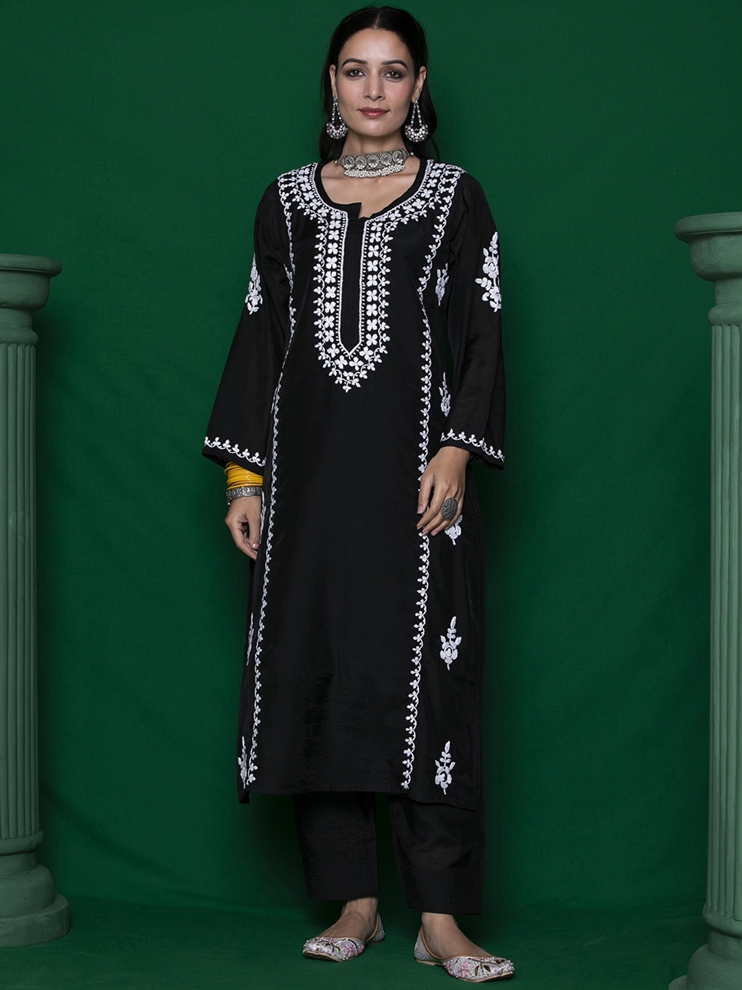 House of Chikankari Ethnic Motifs Embroidered Chikankari Chanderi Cotton Kurta & Trousers, Black
House of Chikankari Ethnic Motifs Embroidered Chikankari Chanderi Cotton Kurta & Trousers, Black