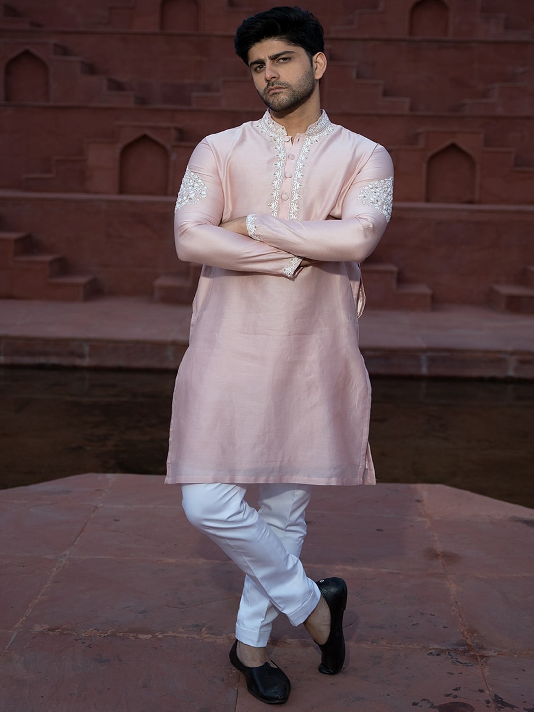 KAAJ BUTTON Floral Yoke Design Regular Thread Work Chanderi Silk Kurta with Trouser, Pink
KAAJ BUTTON Floral Yoke Design Regular Thread Work Chanderi Silk Kurta with Trouser, Pink