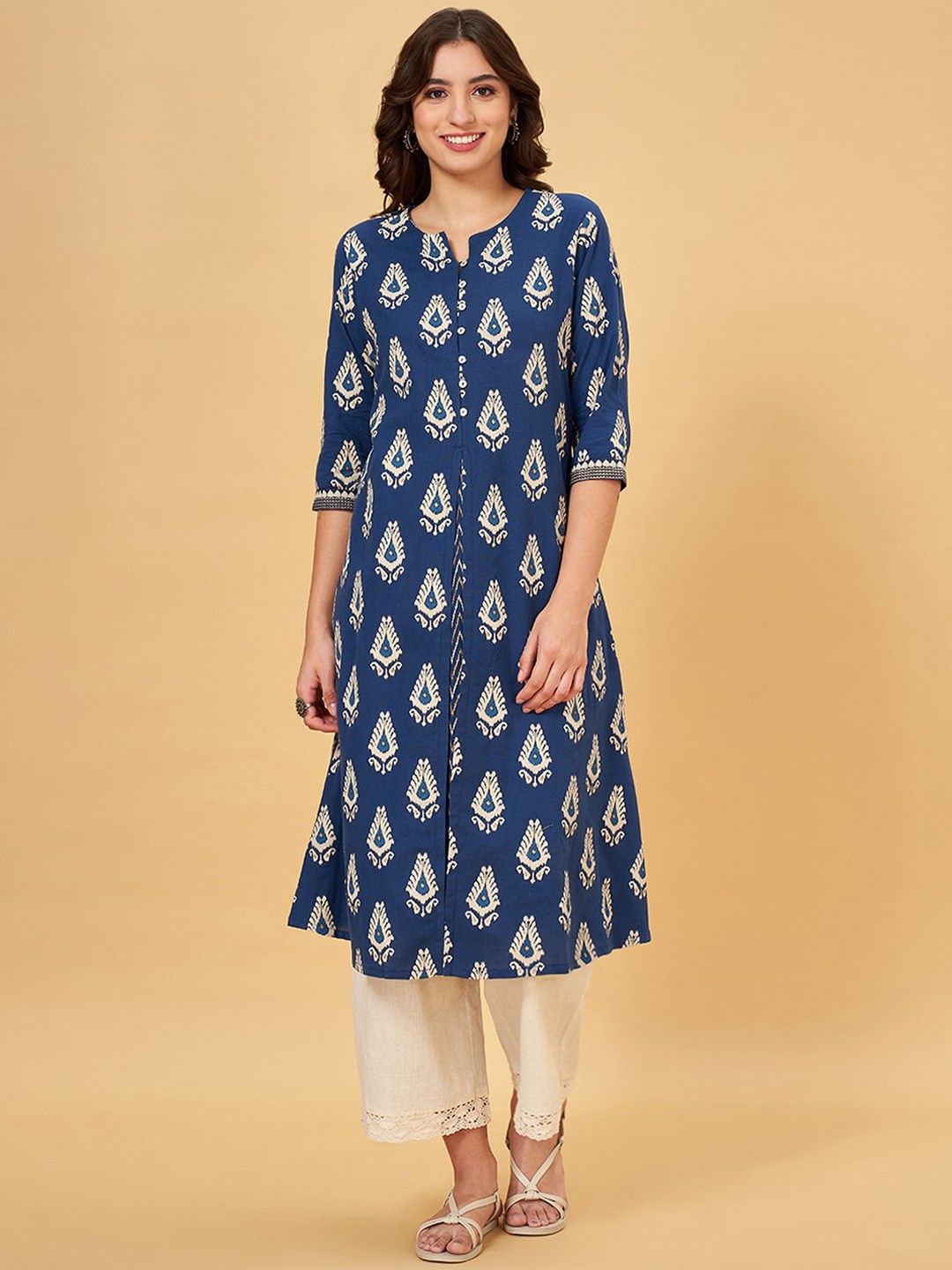 RANGMANCH BY PANTALOONS Ethnic Motifs Round Neck Three-Quarter Sleeves Cotton Kurta, Blue
RANGMANCH BY PANTALOONS Ethnic Motifs Round Neck Three-Quarter Sleeves Cotton Kurta, Blue