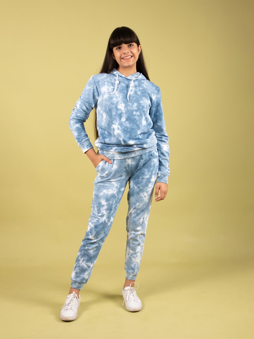 TWEENY MINI Girls Tie and Dye Dyed Hooded Pure Cotton Sweatshirt With Jogger Set, Blue
TWEENY MINI Girls Tie and Dye Dyed Hooded Pure Cotton Sweatshirt With Jogger Set, Blue