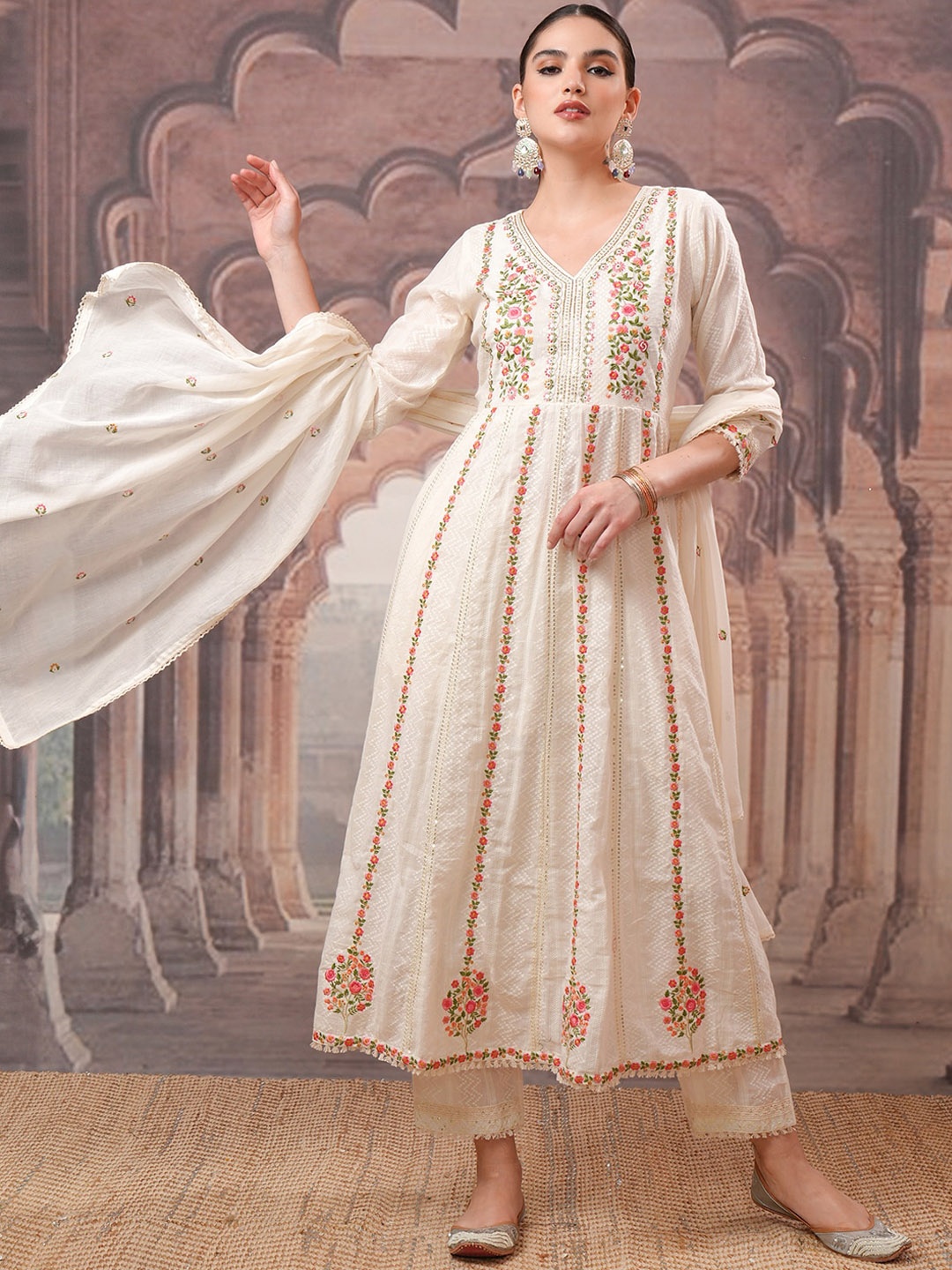 Vishudh Ethnic Motifs Embroidered Thread Work Pure Cotton Kurta with Trousers & Dupatta, White
Vishudh Ethnic Motifs Embroidered Thread Work Pure Cotton Kurta with Trousers & Dupatta, White