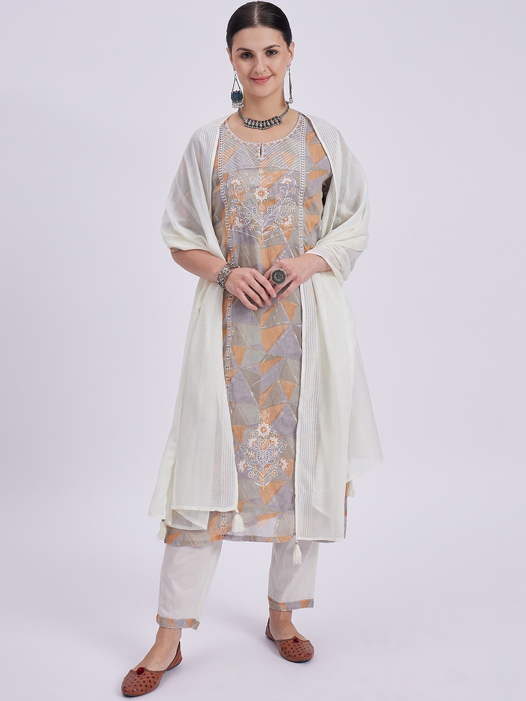 Knitstudio Floral Embroidered Thread Work Straight Kurta With Trousers & Dupatta, Grey
Knitstudio Floral Embroidered Thread Work Straight Kurta With Trousers & Dupatta, Grey