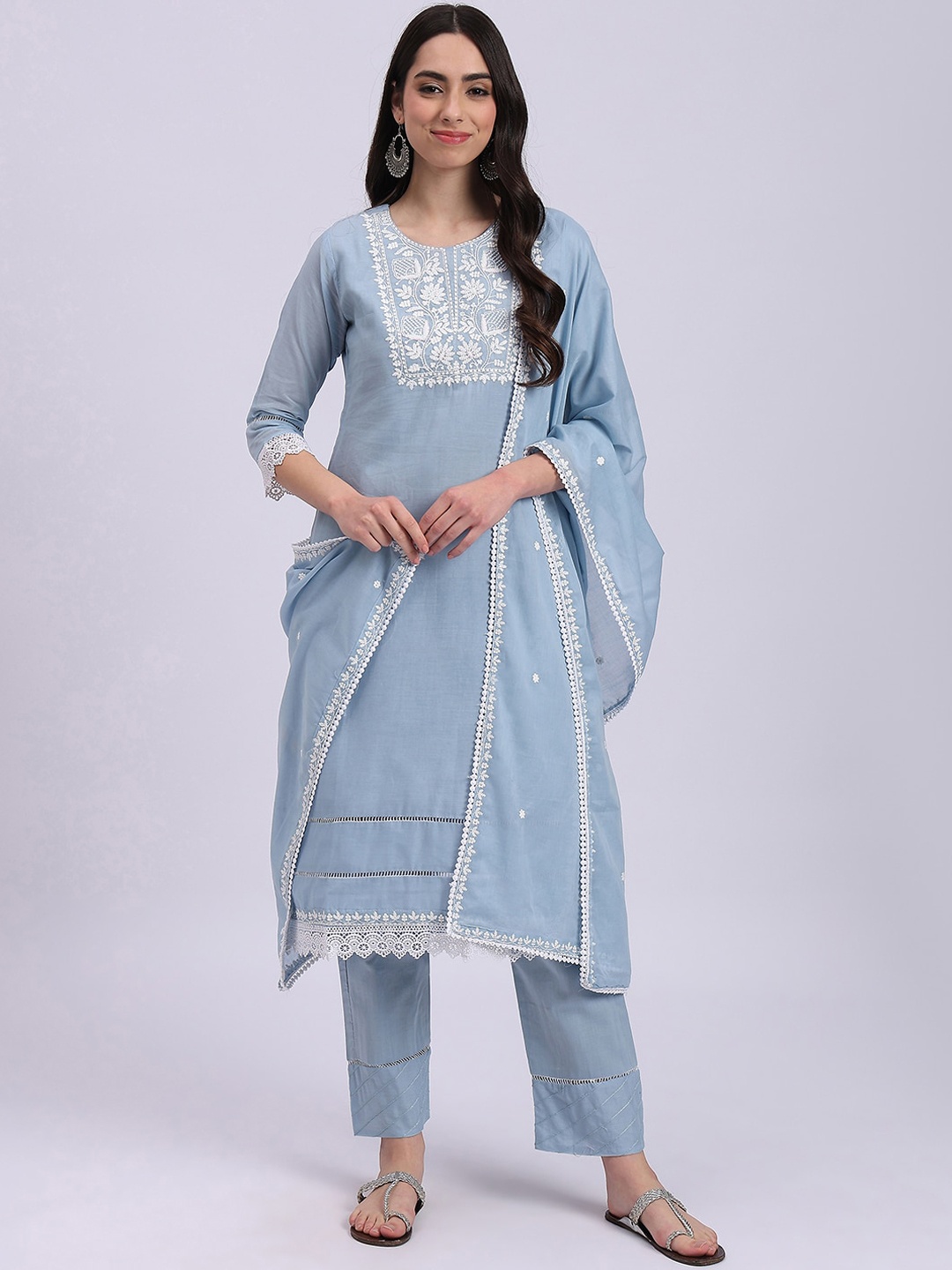Knitstudio Floral Embroidered Regular Thread Work Kurta with Trousers & Dupatta, Blue
Knitstudio Floral Embroidered Regular Thread Work Kurta with Trousers & Dupatta, Blue