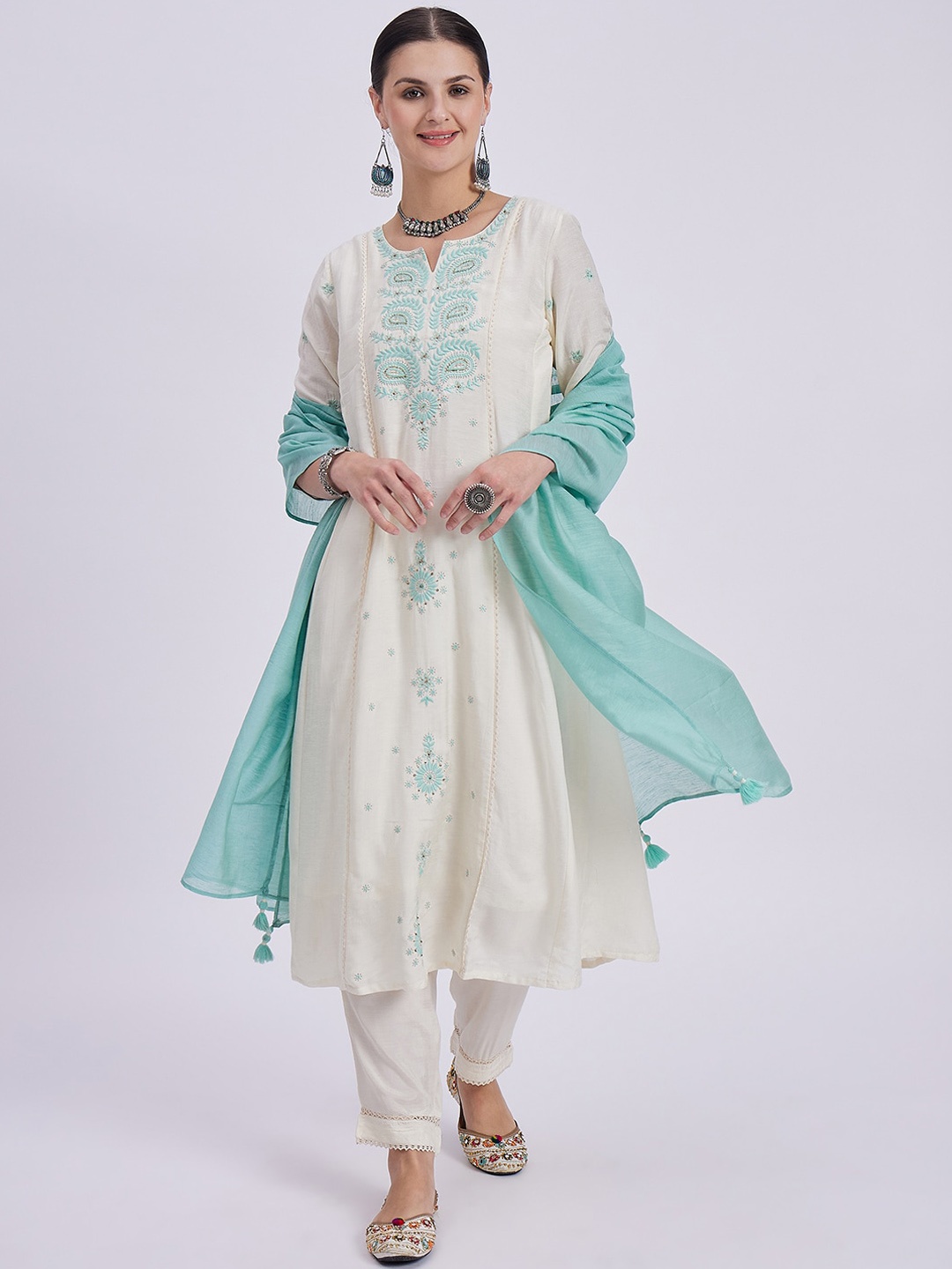 Knitstudio Floral Embroidered Thread Work Straight Kurta With Trousers & Dupatta, Cream
Knitstudio Floral Embroidered Thread Work Straight Kurta With Trousers & Dupatta, Cream