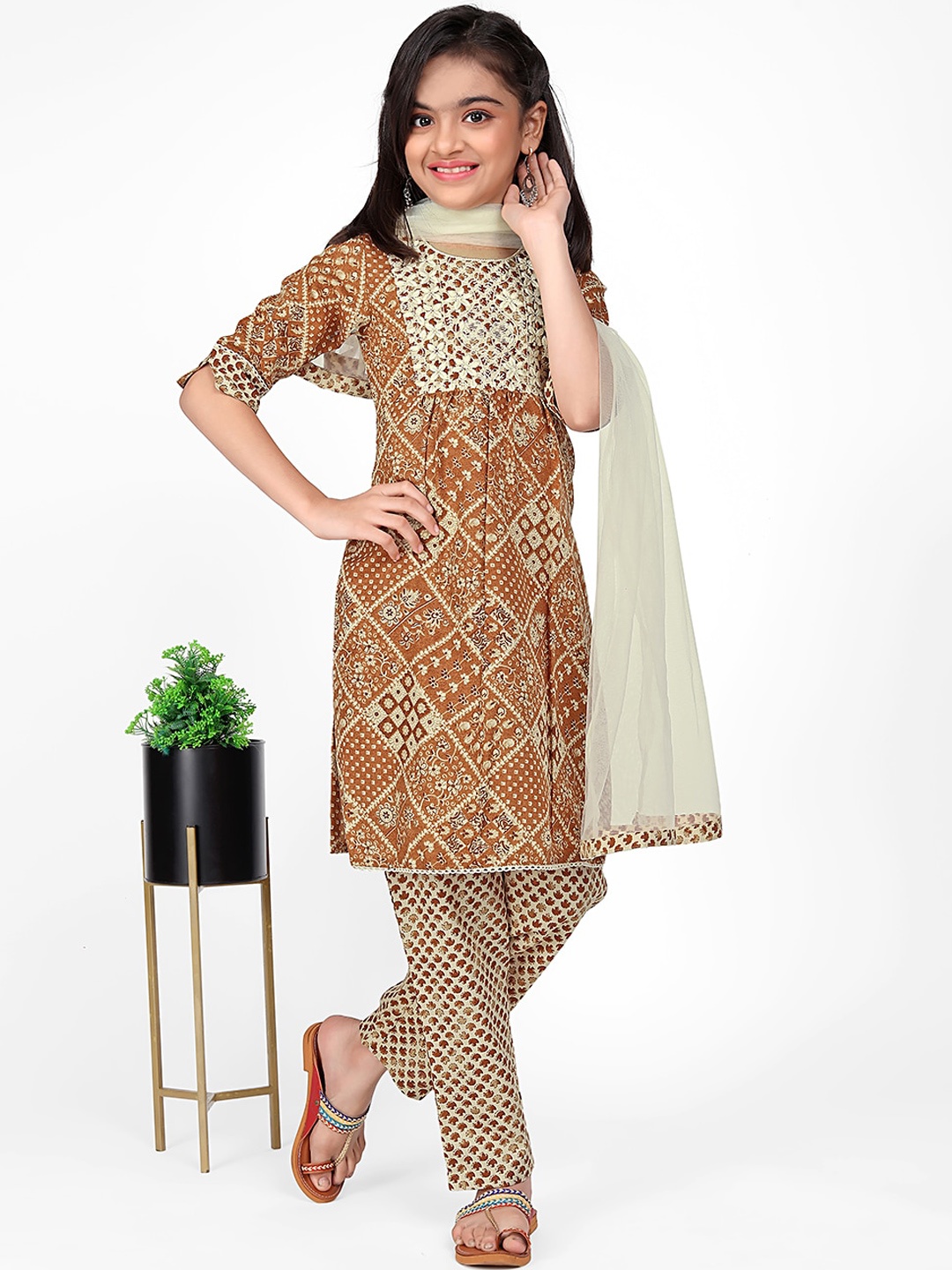 BAESD Girls Floral Printed Round Neck Straight Kurta with Trousers & Dupatta, Mustard
BAESD Girls Floral Printed Round Neck Straight Kurta with Trousers & Dupatta, Mustard