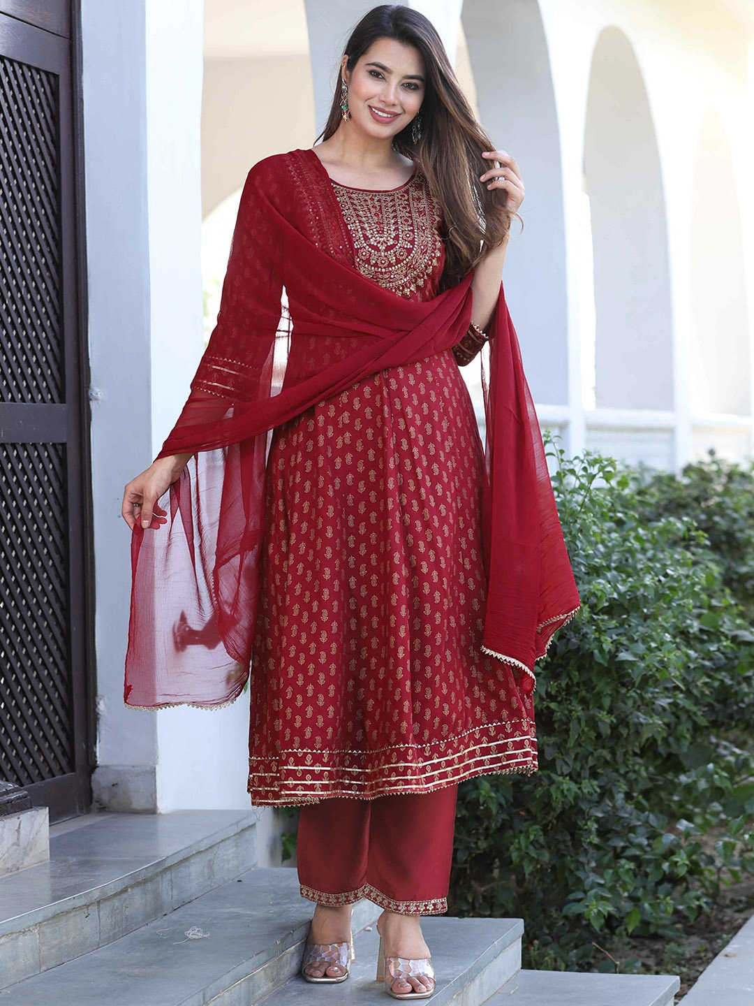 SINGNI Ethnic Motifs Embroidered Pleated Thread Work Kurta with Trousers & Dupatta, Maroon
SINGNI Ethnic Motifs Embroidered Pleated Thread Work Kurta with Trousers & Dupatta, Maroon