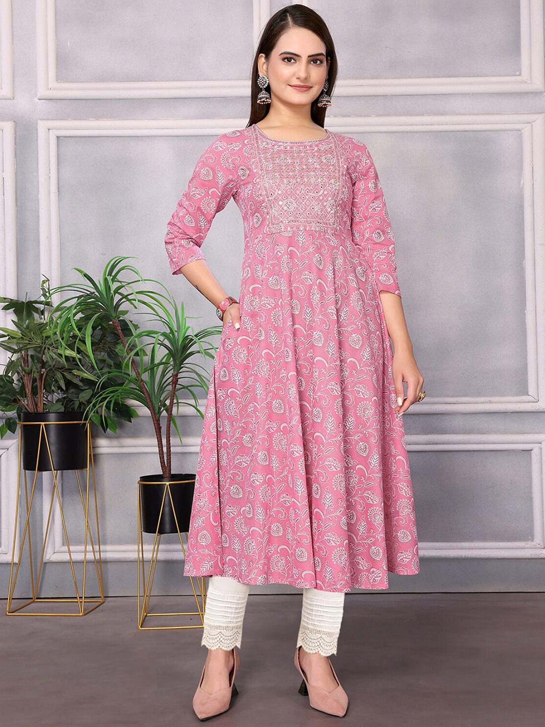 Rangita Floral Printed Regular Sequinned Pure Cotton Anarkali Kurta with Trousers, Pink
Rangita Floral Printed Regular Sequinned Pure Cotton Anarkali Kurta with Trousers, Pink