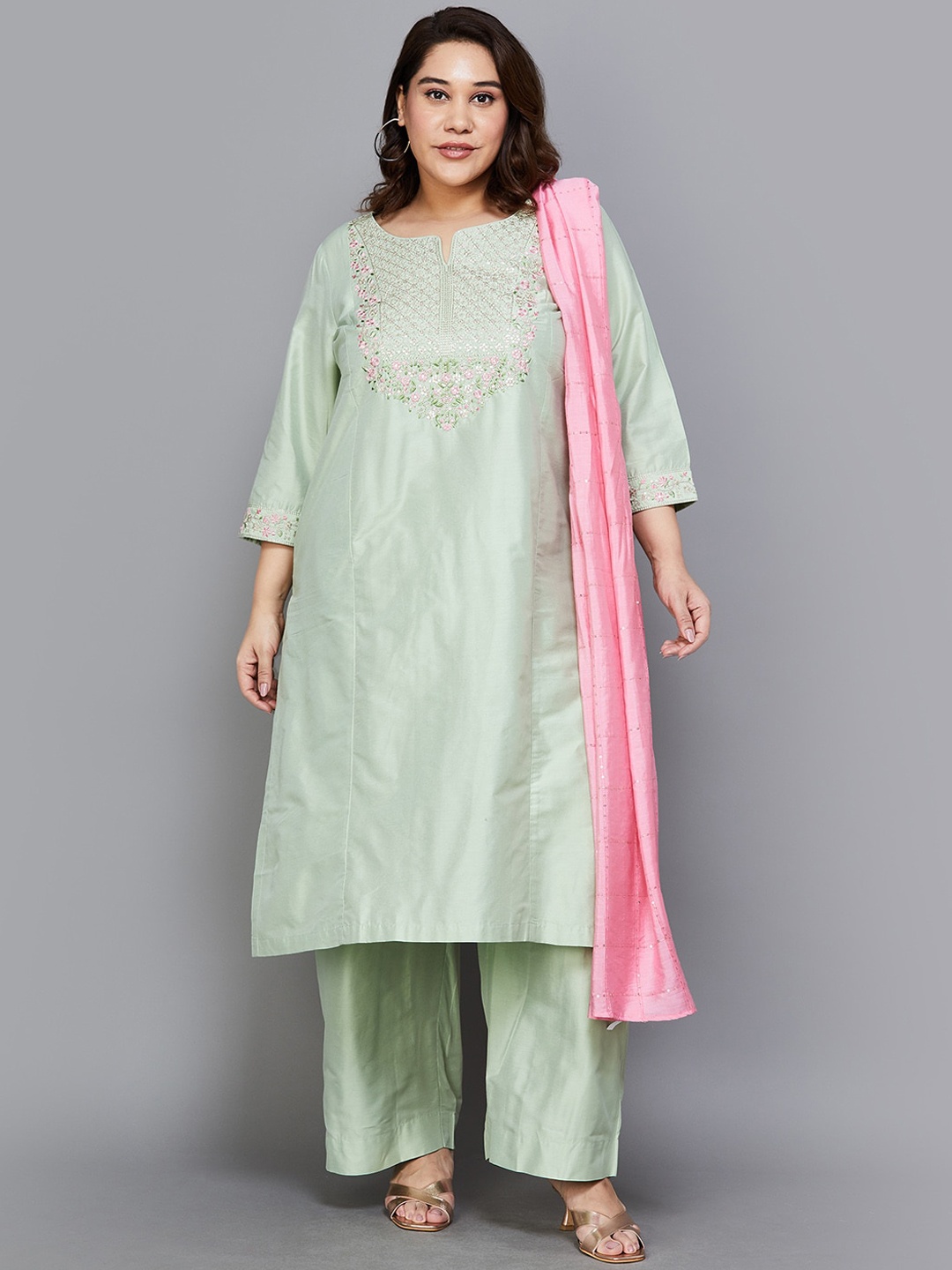 Moiree by Lifestyle Plus Size Floral Embroidered Thread Work Kurta with Pyjamas & Dupatta, Olive
Moiree by Lifestyle Plus Size Floral Embroidered Thread Work Kurta with Pyjamas & Dupatta, Olive