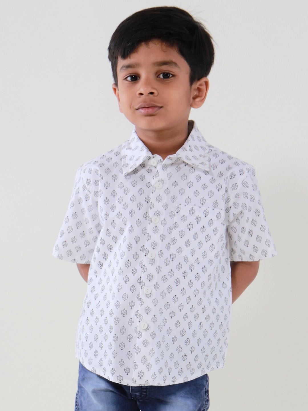 My Little Lambs Boys Classic Printed Spread Collar Short Sleeves Cotton Casual Shirt, Black
My Little Lambs Boys Classic Printed Spread Collar Short Sleeves Cotton Casual Shirt, Black