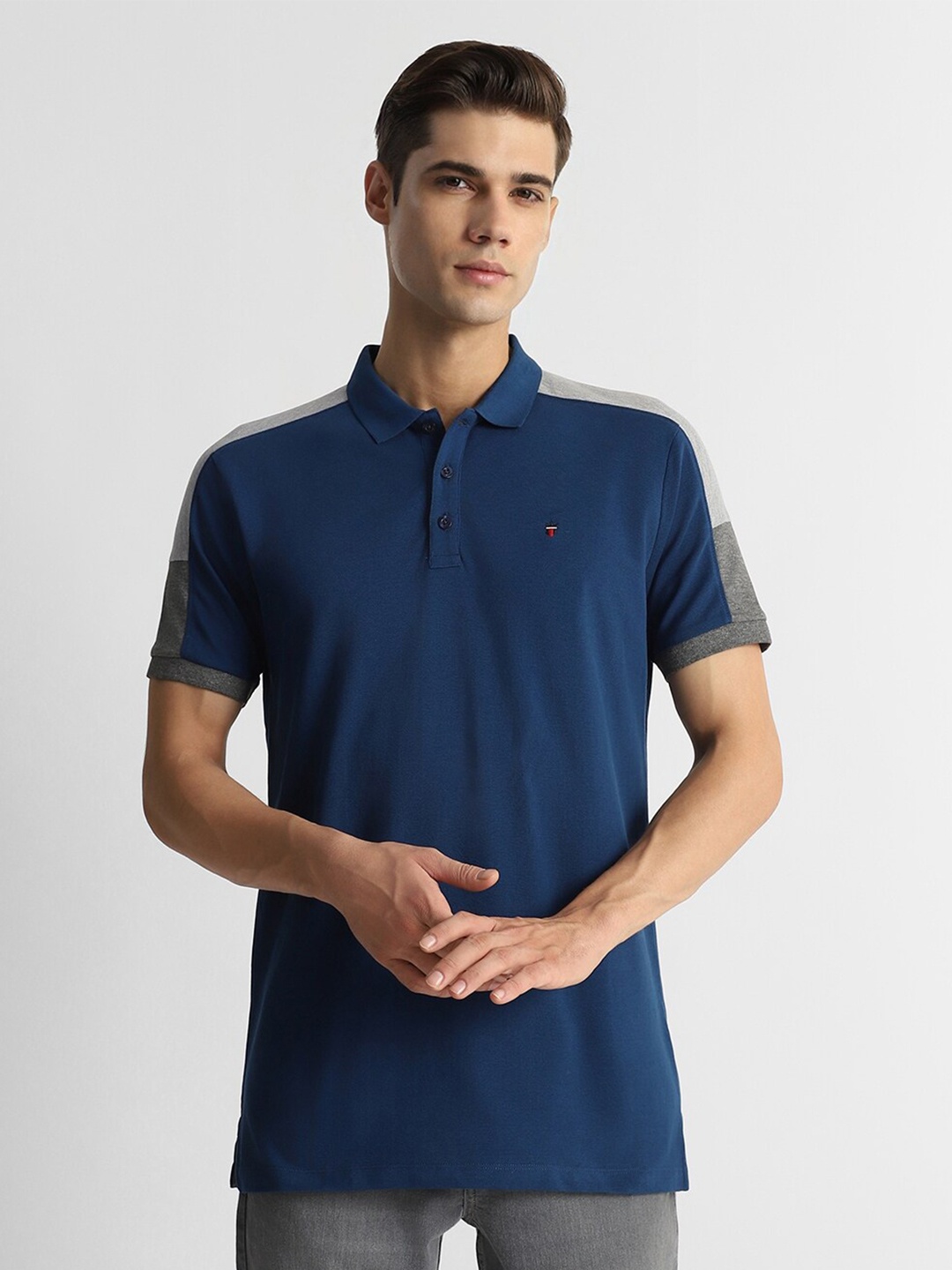 Louis Philippe Jeans Cotton Polo Collar Short Sleeves Applique Slim Fit Casual T-shirt, Blue
Louis Philippe Jeans Cotton Polo Collar Short Sleeves Applique Slim Fit Casual T-shirt, Blue