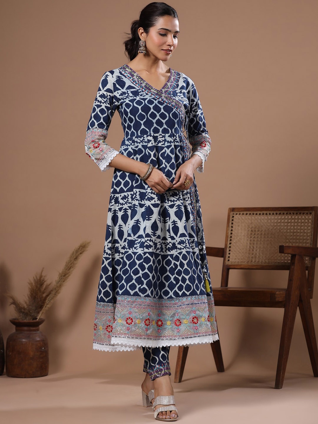 FASHOR Ethnic Motifs Printed Sequinned Pure Cotton Angrakha Kurta with Trousers, Navy blue
FASHOR Ethnic Motifs Printed Sequinned Pure Cotton Angrakha Kurta with Trousers, Navy blue