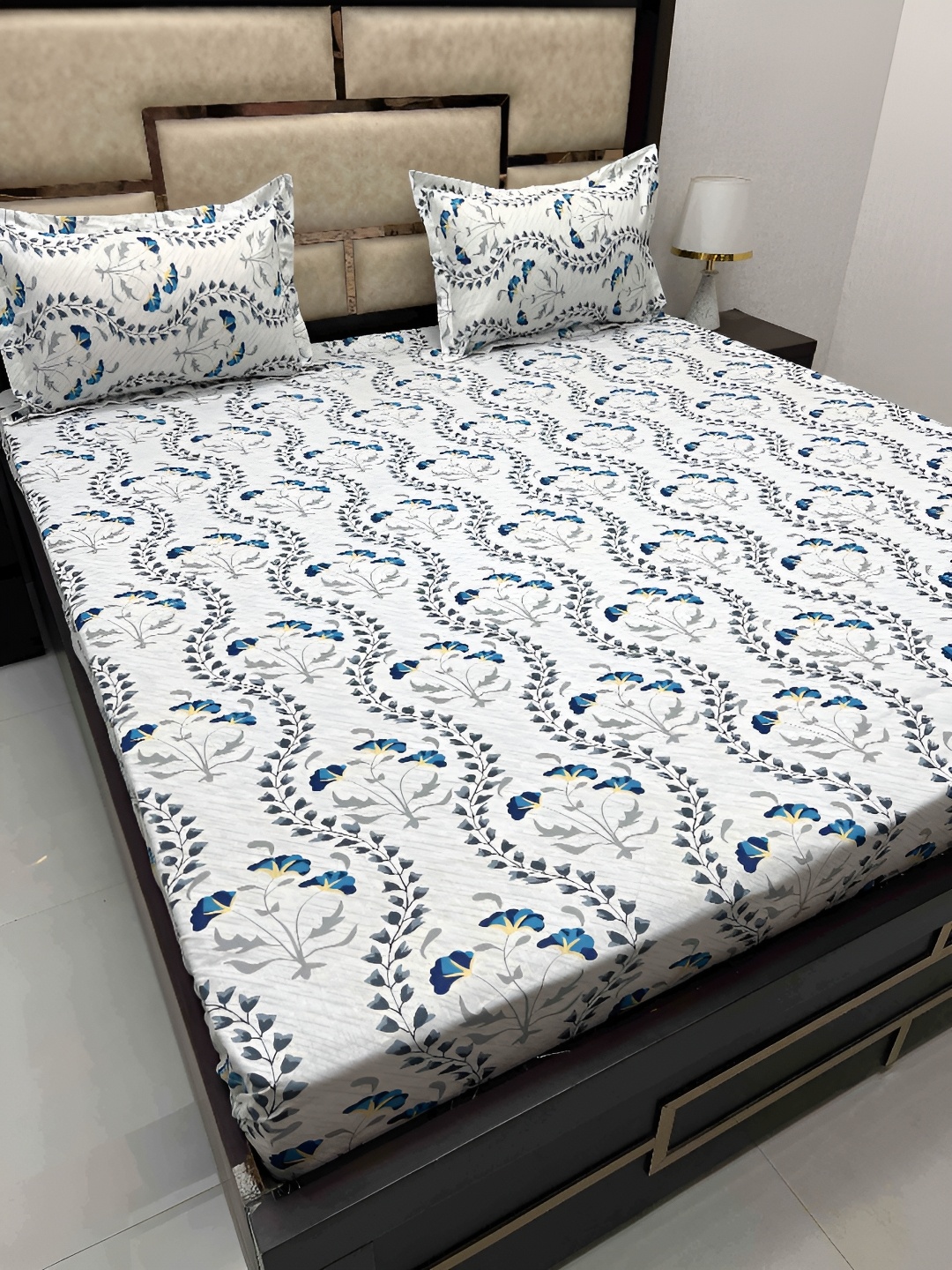 Pure Decor Velar White & Blue Floral Cotton 400 TC King Bedsheet with 2 Pillow Covers
Pure Decor Velar White & Blue Floral Cotton 400 TC King Bedsheet with 2 Pillow Covers