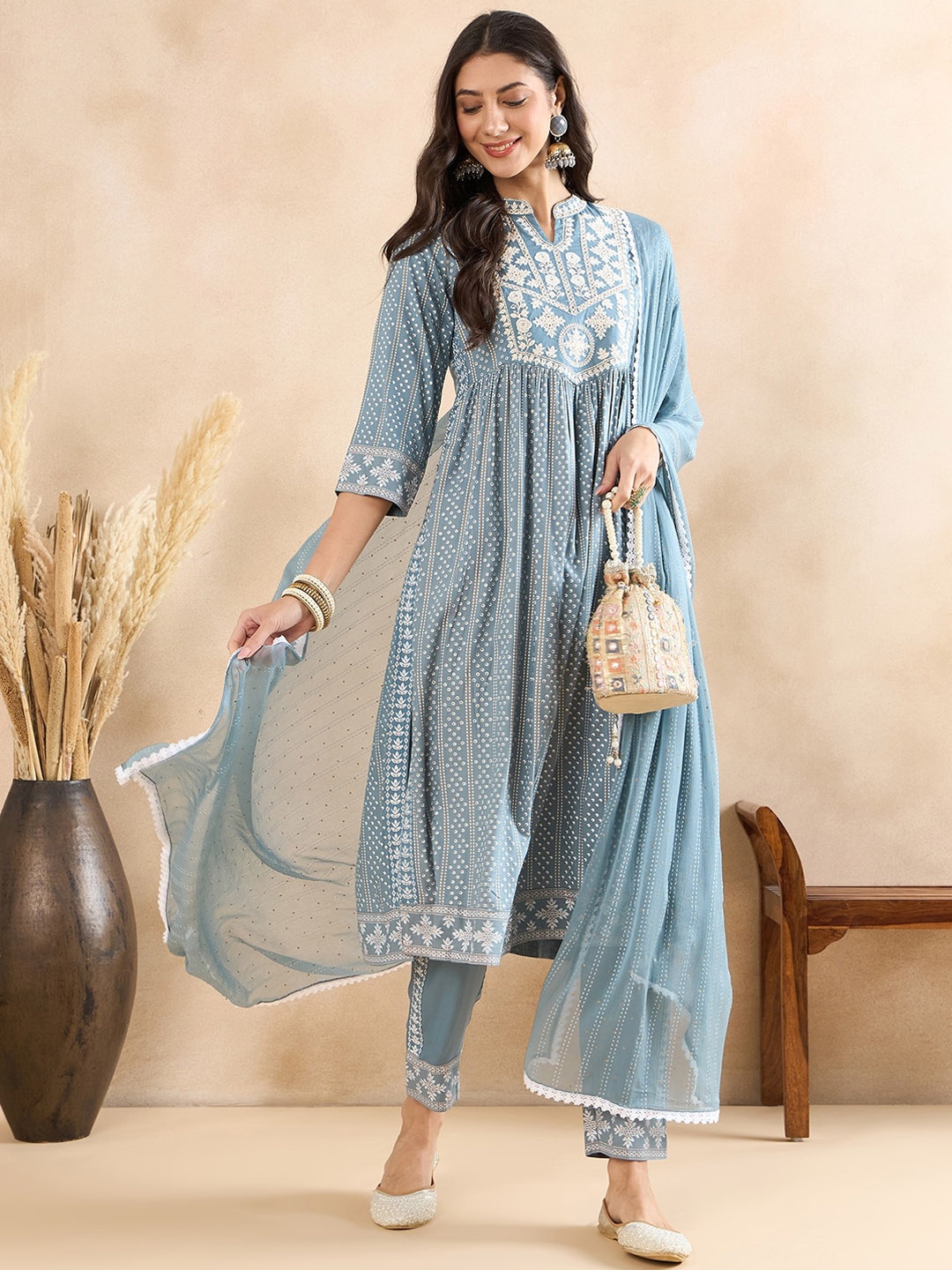 Anouk Ethnic Motifs Embroidered Pleated Thread Work Kurta With Trousers & Dupatta, Grey
Anouk Ethnic Motifs Embroidered Pleated Thread Work Kurta With Trousers & Dupatta, Grey