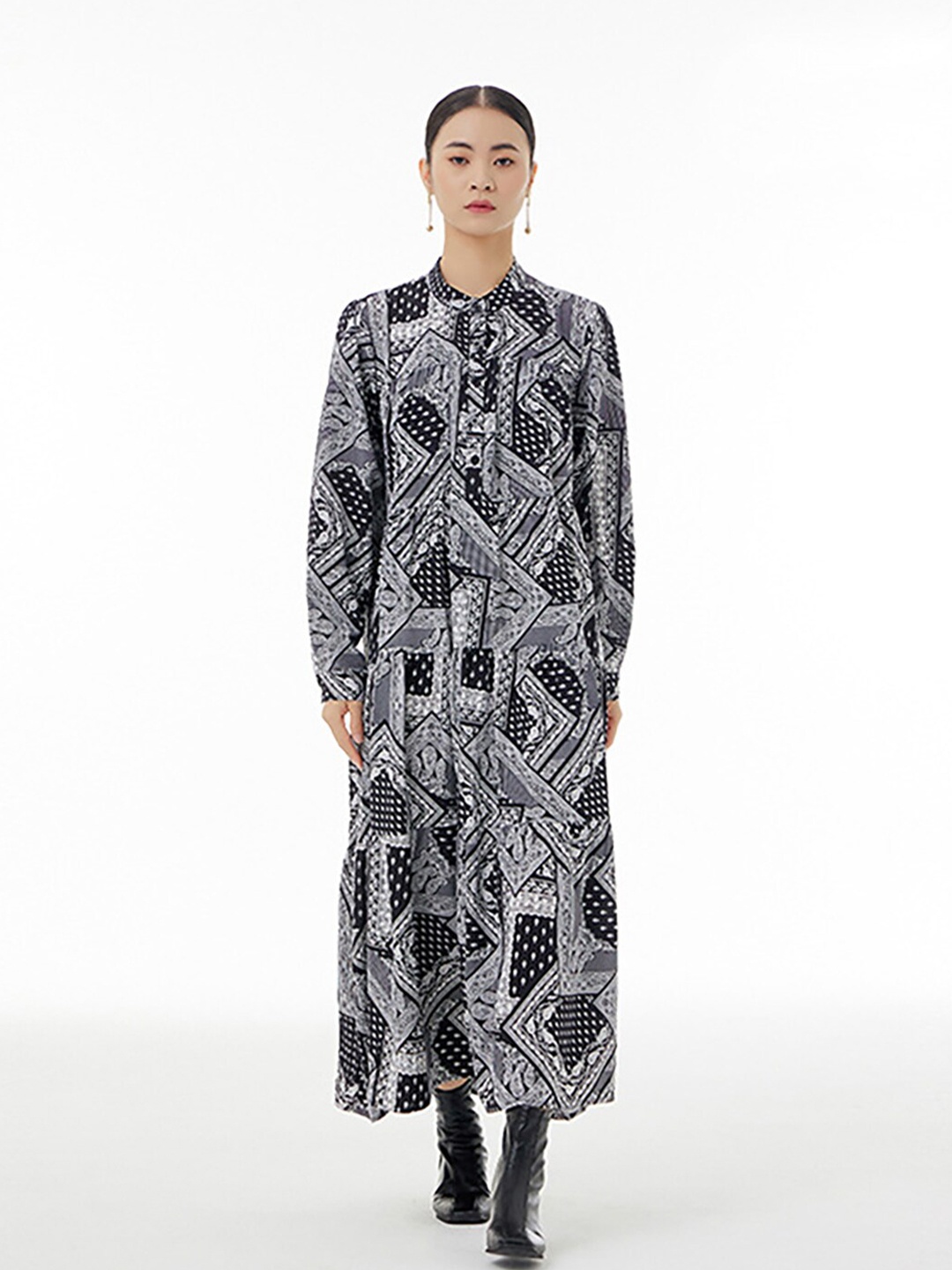 JC Collection Ethnic Motifs Print Band Collar Cuffed Sleeves Shirt Midi Dress, Black
JC Collection Ethnic Motifs Print Band Collar Cuffed Sleeves Shirt Midi Dress, Black