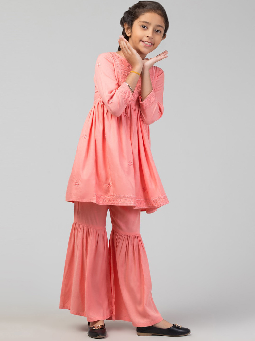 MUSHKIYA Girls Ethnic Motifs Yoke Design Empire Thread Work Kurti with Sharara, Peach
MUSHKIYA Girls Ethnic Motifs Yoke Design Empire Thread Work Kurti with Sharara, Peach