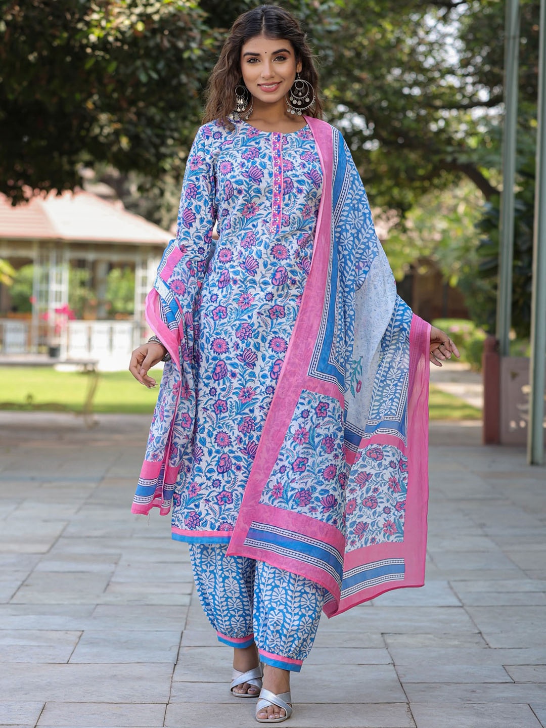 Rain & Rainbow Floral Printed Pure Cotton Straight Kurta & Salwar With Dupatta, Blue
Rain & Rainbow Floral Printed Pure Cotton Straight Kurta & Salwar With Dupatta, Blue