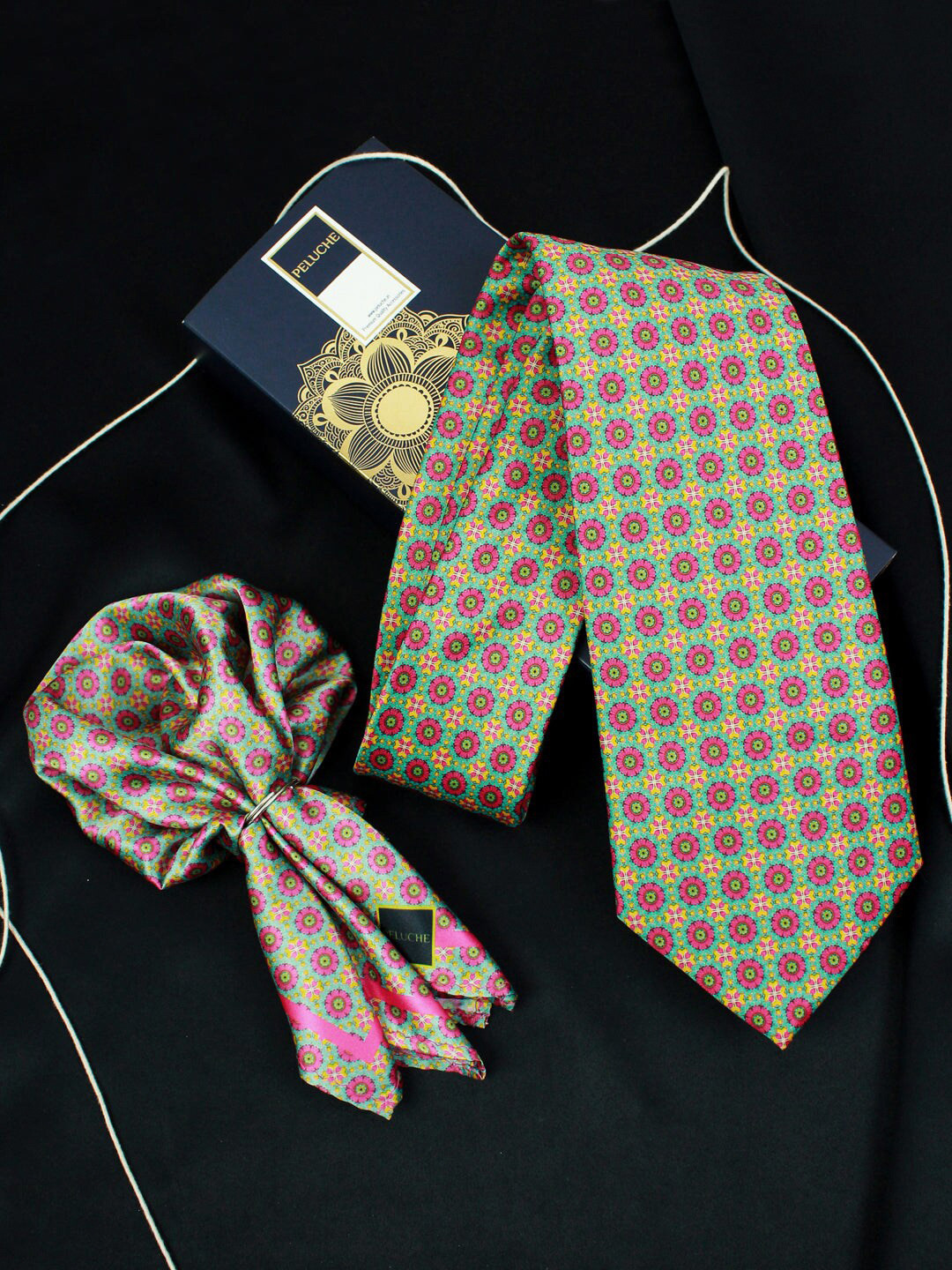 PELUCHE Aqua Bloom Men Accessory Gift Set of Neck Tie & Pocket Square Set, Green
PELUCHE Aqua Bloom Men Accessory Gift Set of Neck Tie & Pocket Square Set, Green