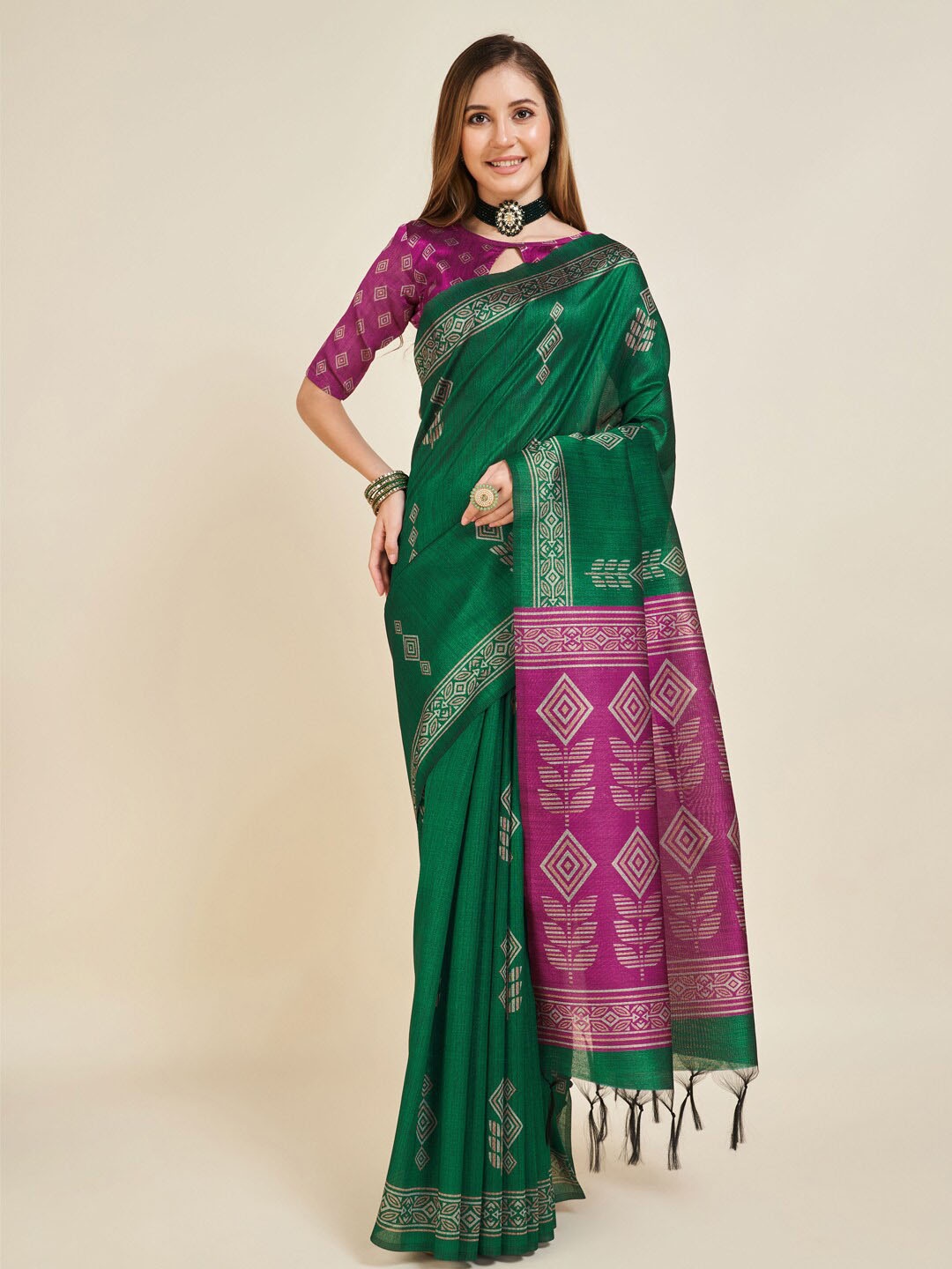 Ishin Green Ethnic Motifs Printed Saree