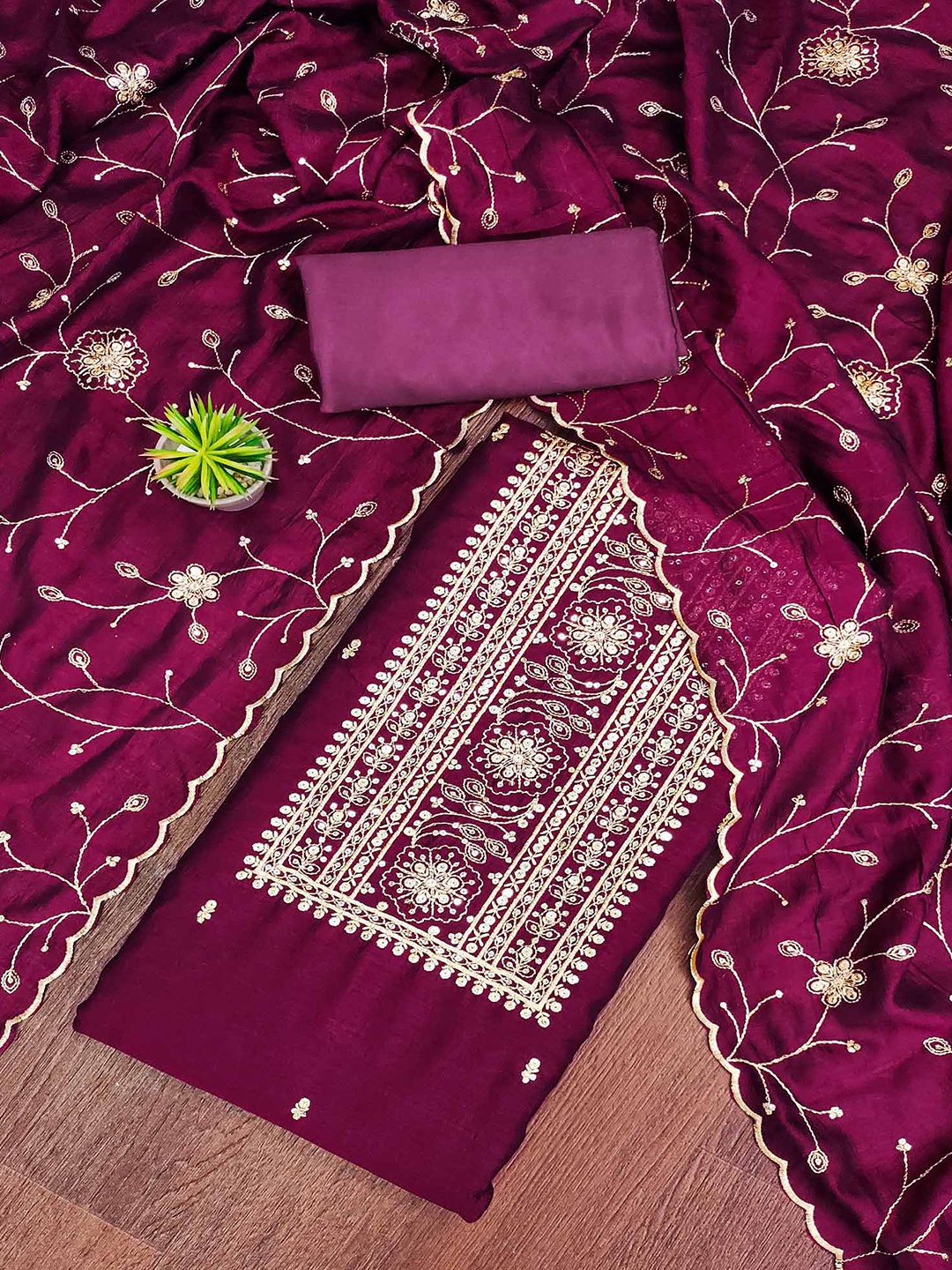Peachmode Ethnic Motifs Embroidered Sequinned Silk Chiffon Unstitched Dress Material, Purple
Peachmode Ethnic Motifs Embroidered Sequinned Silk Chiffon Unstitched Dress Material, Purple