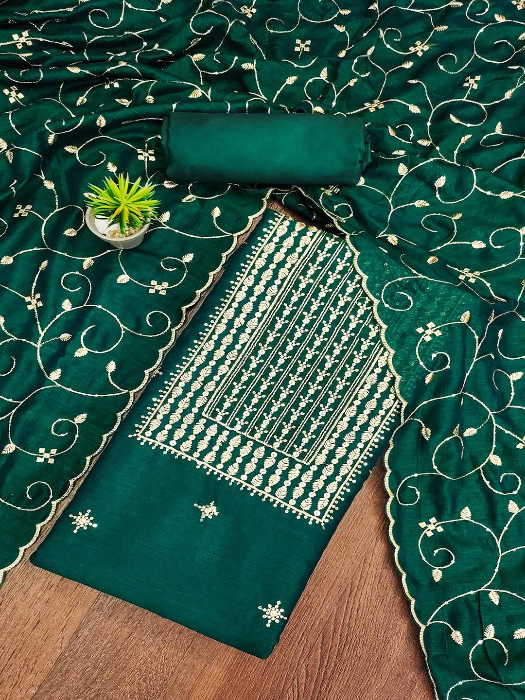 Peachmode Ethnic Motifs Embroidered Thread Work Silk Chiffon Unstitched Dress Material, Green
Peachmode Ethnic Motifs Embroidered Thread Work Silk Chiffon Unstitched Dress Material, Green