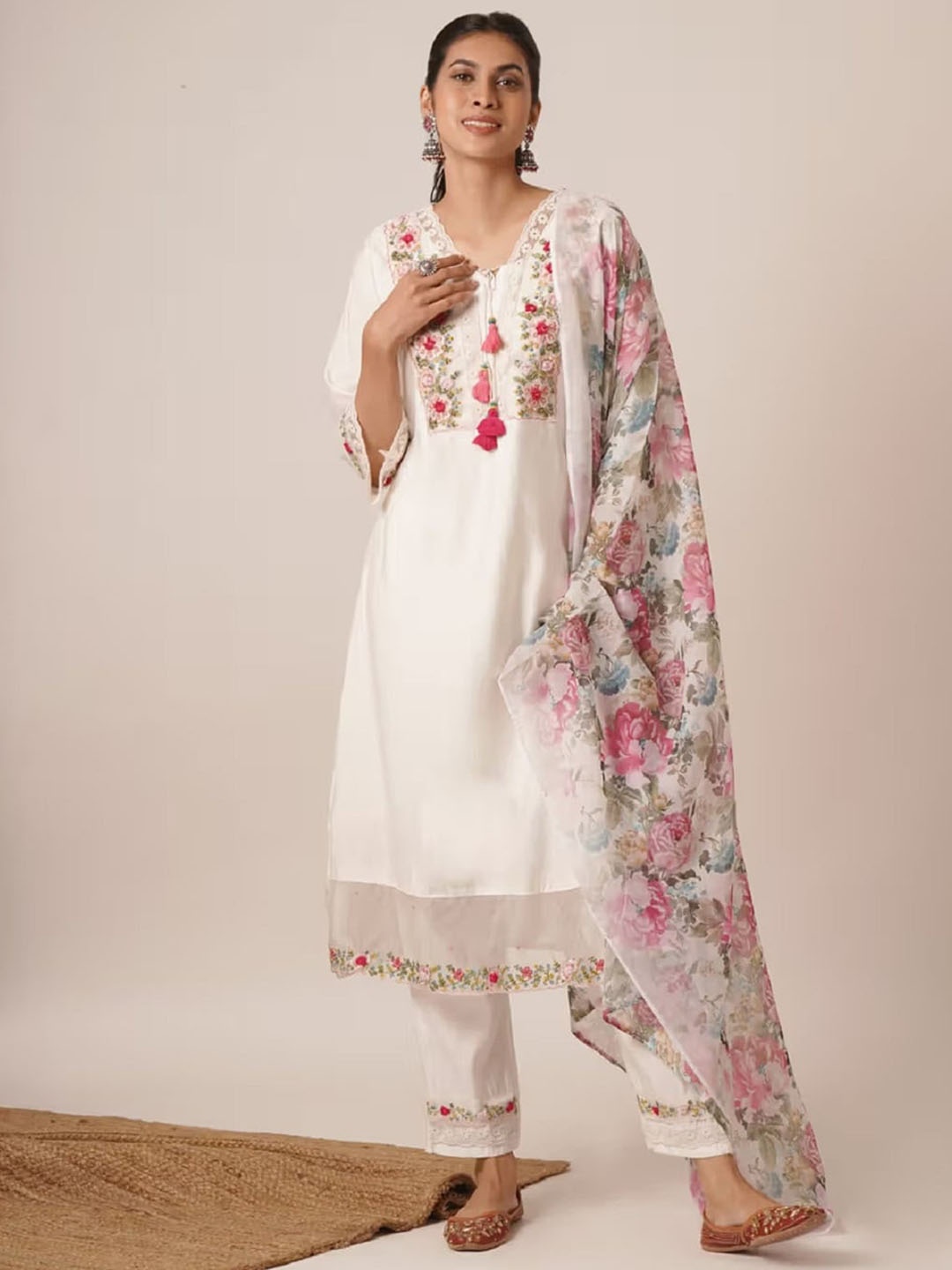 Growdamy Floral Embroidered Thread Work V-Neck Straight Kurta With Trousers & Dupatta, White
Growdamy Floral Embroidered Thread Work V-Neck Straight Kurta With Trousers & Dupatta, White