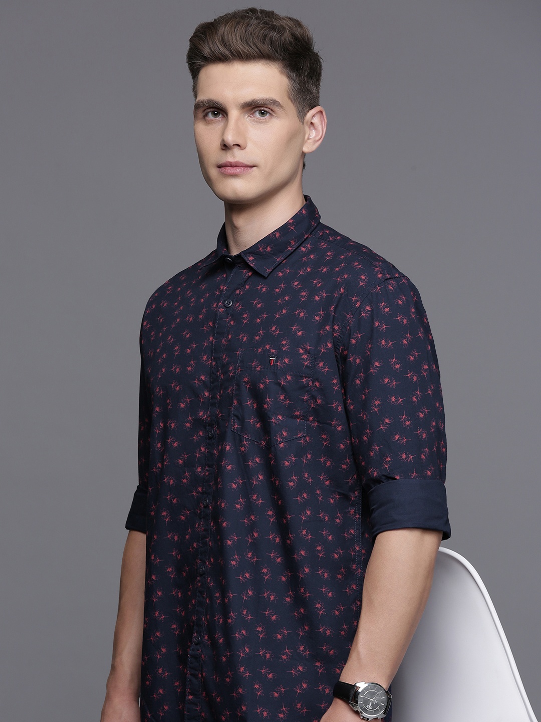 Louis Philippe Jeans Floral Printed Slim Fit Opaque Pure Cotton Casual Shirt, Navy blue
Louis Philippe Jeans Floral Printed Slim Fit Opaque Pure Cotton Casual Shirt, Navy blue