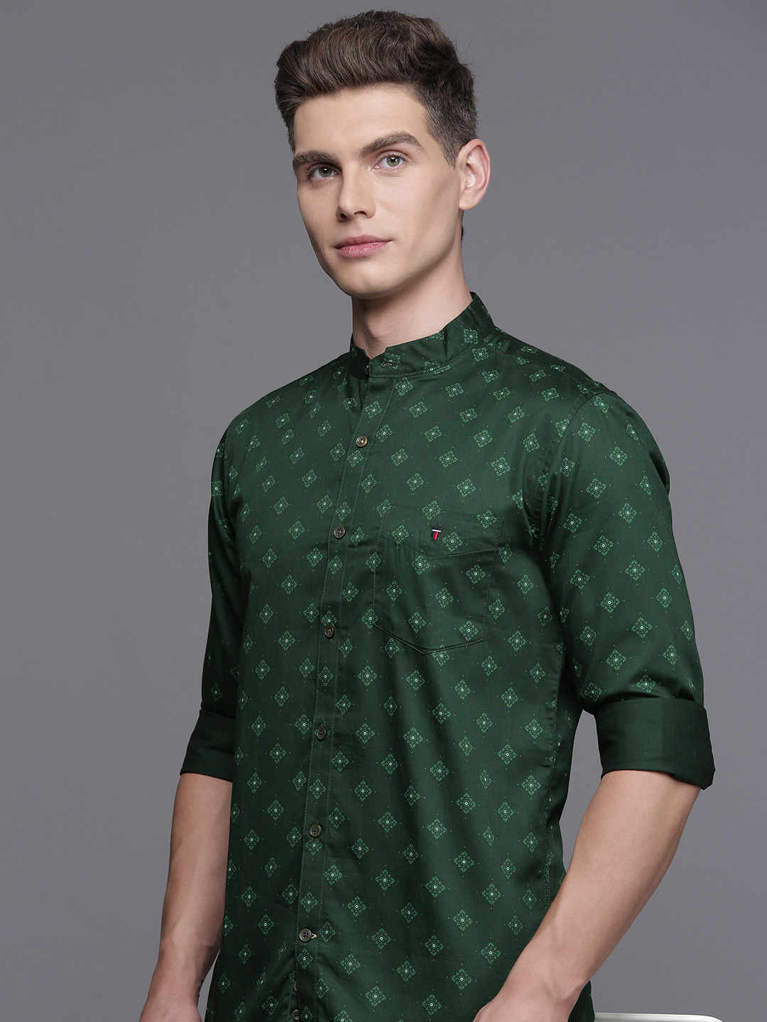Louis Philippe Sport Ethnic Motifs Printed Super Slim Fit Opaque Pure Cotton Casual Shirt, Green
Louis Philippe Sport Ethnic Motifs Printed Super Slim Fit Opaque Pure Cotton Casual Shirt, Green