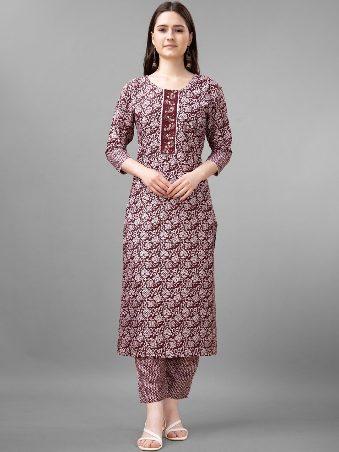 ARADHNA Floral Printed Regular Gotta Patti Round Neck Straight Kurta with Trouser, Maroon
ARADHNA Floral Printed Regular Gotta Patti Round Neck Straight Kurta with Trouser, Maroon