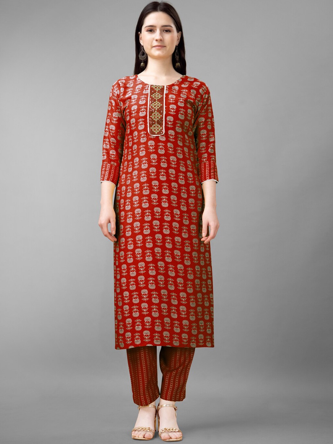 ARADHNA Ethnic Motifs Embroidered Gotta Patti Round Neck Straight Kurta With Churidar, Maroon
ARADHNA Ethnic Motifs Embroidered Gotta Patti Round Neck Straight Kurta With Churidar, Maroon
