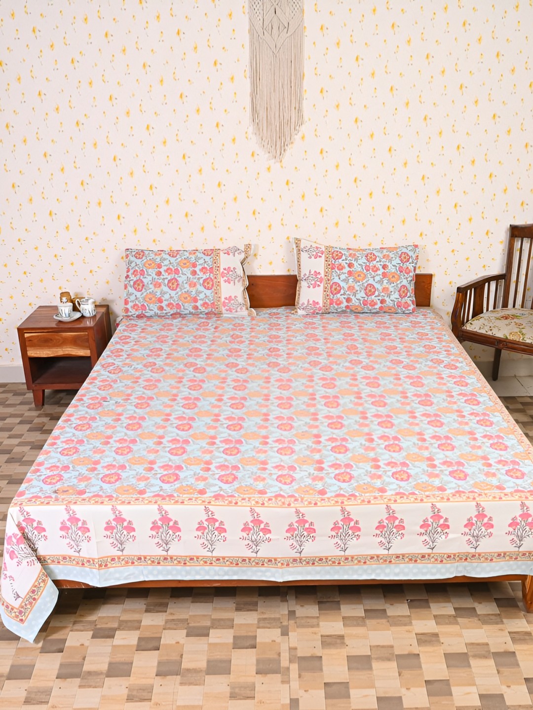Ethnic Rajasthan Red & Pink Floral Cotton 140 TC Queen Bedsheet with 2 Pillow Covers
Ethnic Rajasthan Red & Pink Floral Cotton 140 TC Queen Bedsheet with 2 Pillow Covers