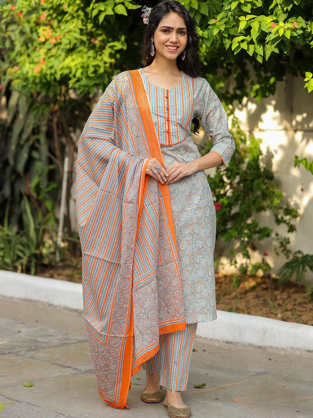 KALINI Ethnic Motifs Printed Regular Pure Cotton Kurta with Trousers & Dupatta, Orange
KALINI Ethnic Motifs Printed Regular Pure Cotton Kurta with Trousers & Dupatta, Orange