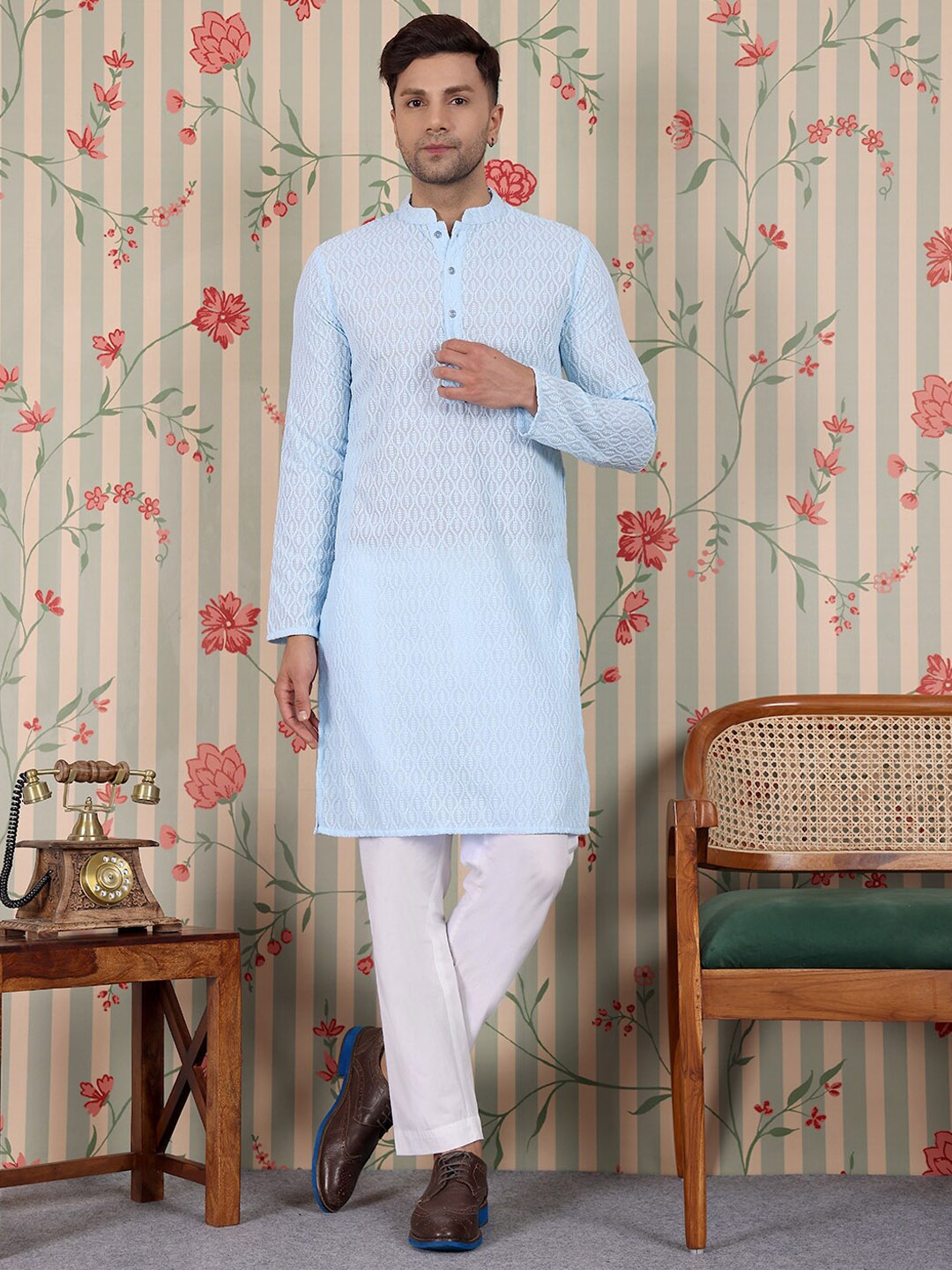 House of Pataudi Floral Embroidered Mandarin Collar Thread Work Kurta with Trousers, Blue
House of Pataudi Floral Embroidered Mandarin Collar Thread Work Kurta with Trousers, Blue