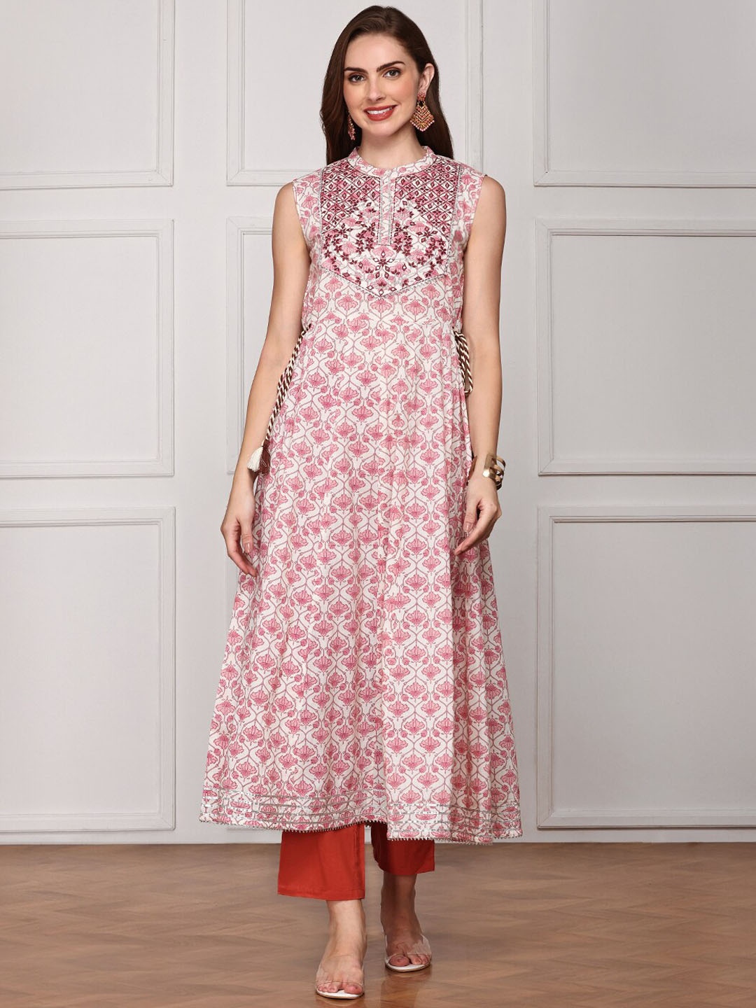 Ishin Floral Printed Thread Work Cotton Round Neck Sleeveless Panelled A-Line Kurta, White
Ishin Floral Printed Thread Work Cotton Round Neck Sleeveless Panelled A-Line Kurta, White
