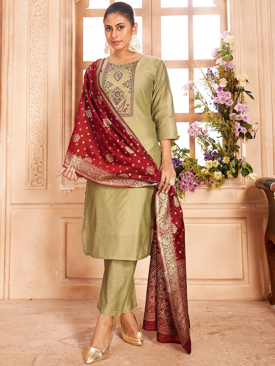 Ishin Beige Ethnic Motifs Embroidered Thread Work Straight Kurta With Trousers & Dupatta
Ishin Beige Ethnic Motifs Embroidered Thread Work Straight Kurta With Trousers & Dupatta