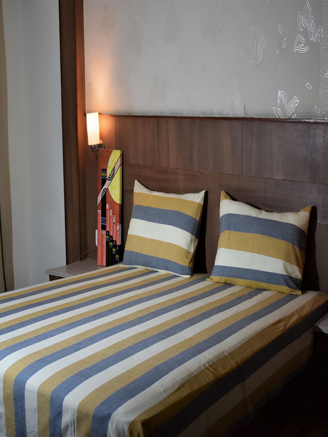 Aura Gold-Toned & Yellow Striped Cotton 120 TC Single Bedsheet With 2 Pillow Covers
Aura Gold-Toned & Yellow Striped Cotton 120 TC Single Bedsheet With 2 Pillow Covers